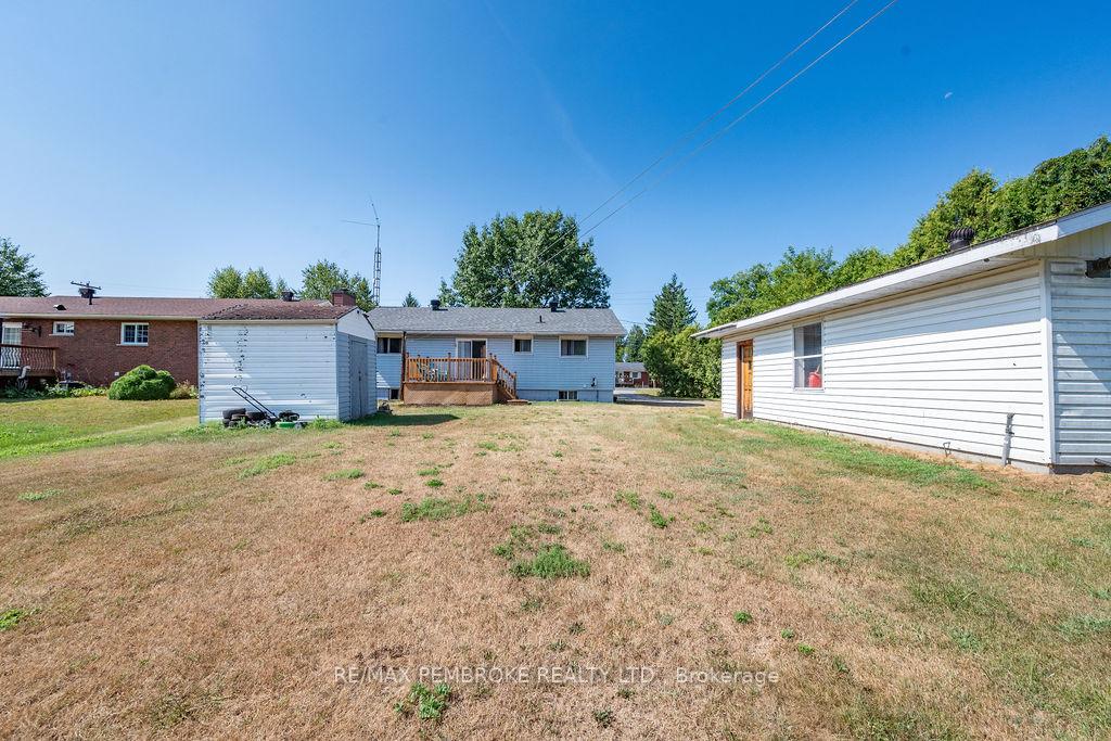 Photo 17 of 159 Mud Lake Road, Laurentian Valley — HOMEH