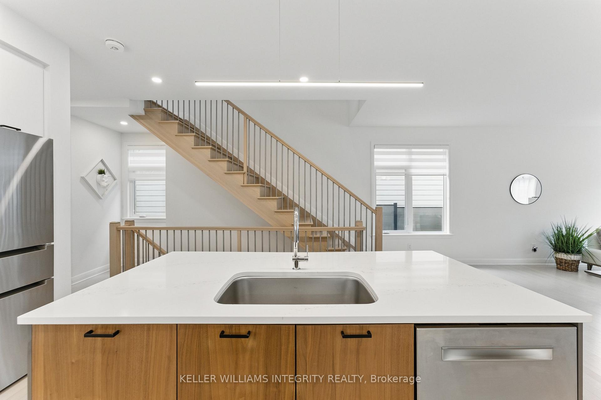 Photo 9 of 62 Michael Stoqua Street, Ottawa, CFB Rockcliffe and Area — HOMEH