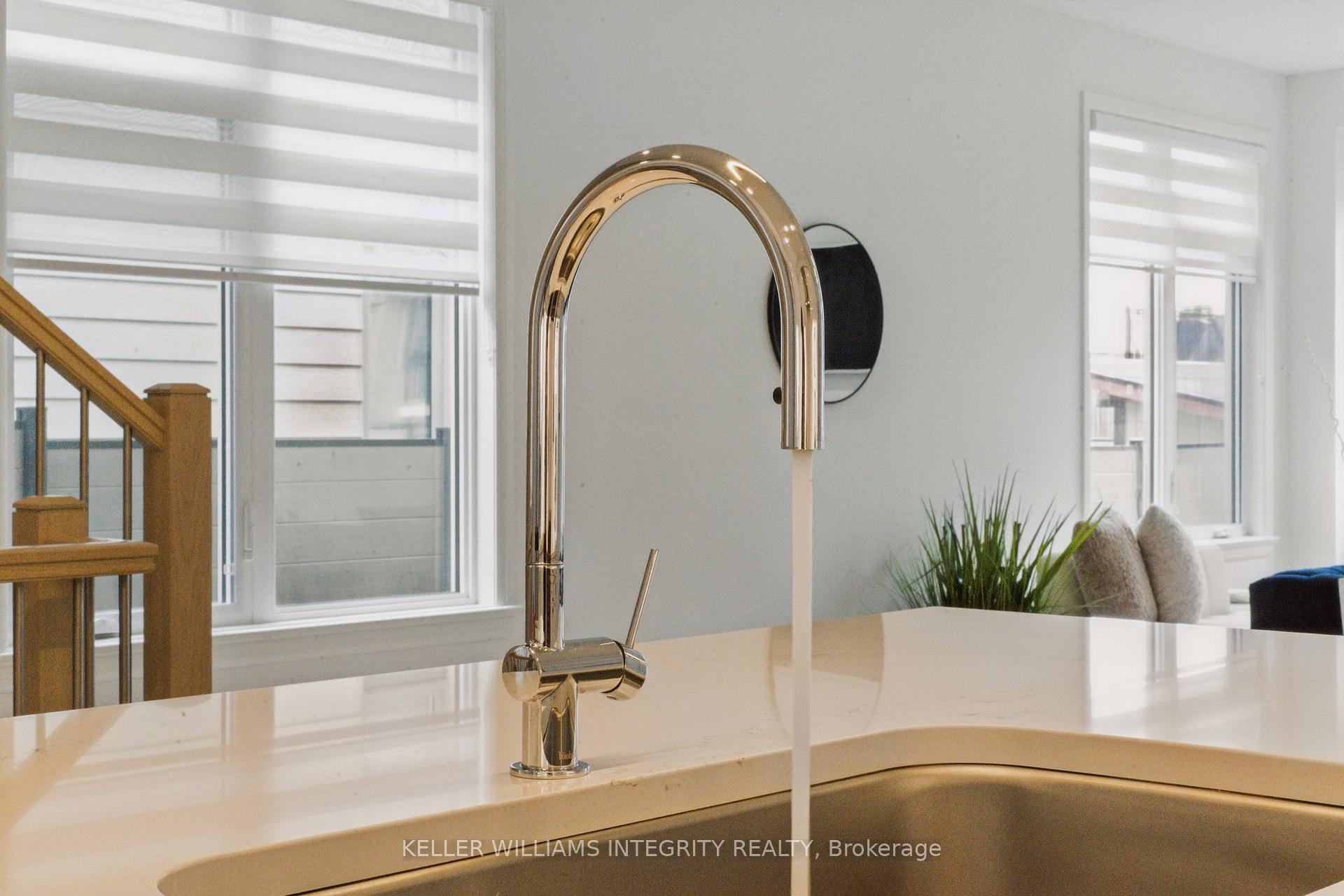Photo 10 of 62 Michael Stoqua Street, Ottawa, CFB Rockcliffe and Area — HOMEH