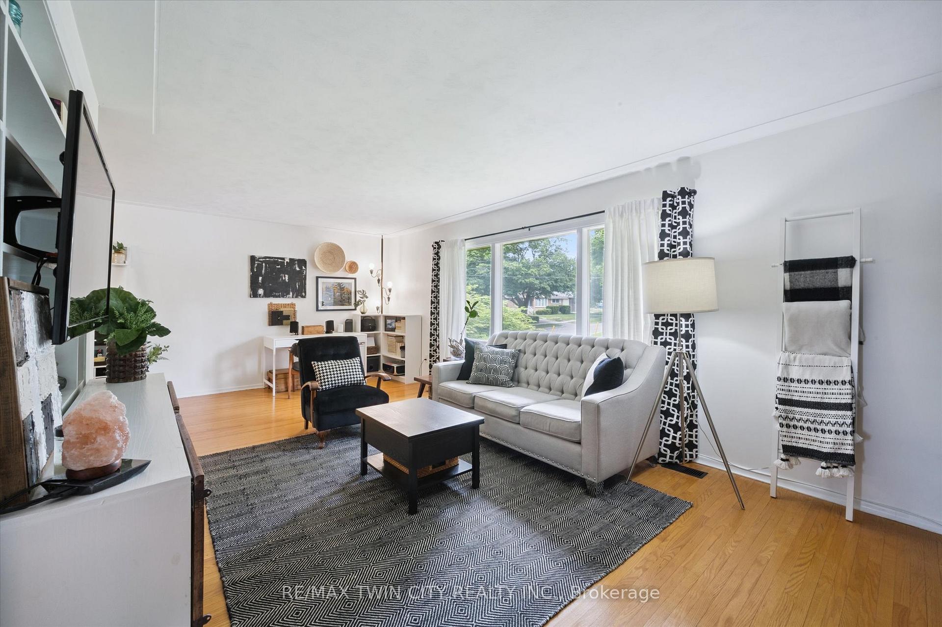 Photo 6 of 321 Dixon Street, Kitchener — HOMEH