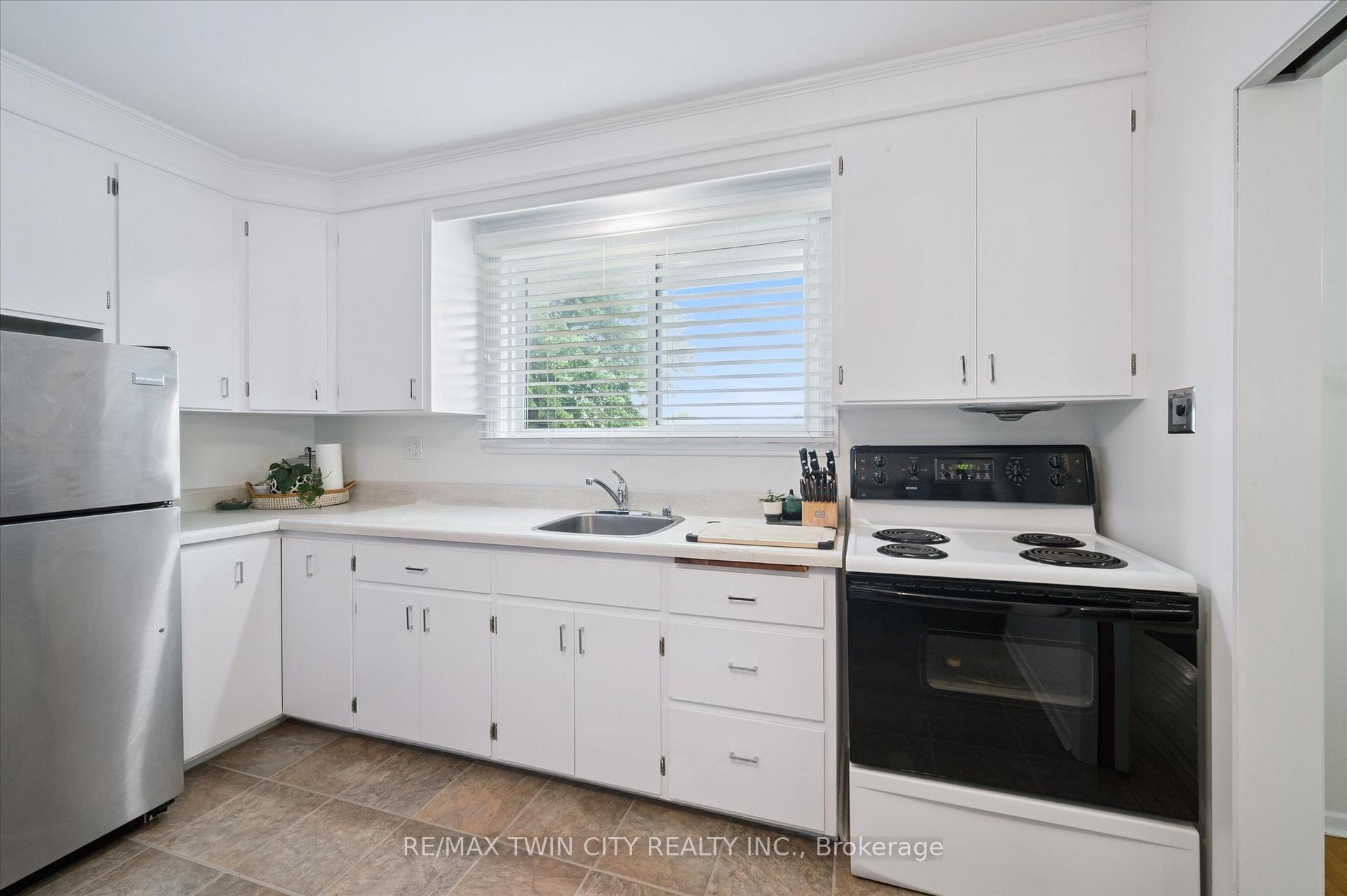 Photo 10 of 321 Dixon Street, Kitchener — HOMEH
