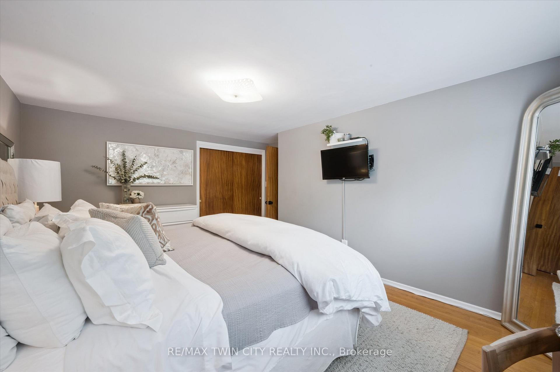 Photo 17 of 321 Dixon Street, Kitchener — HOMEH