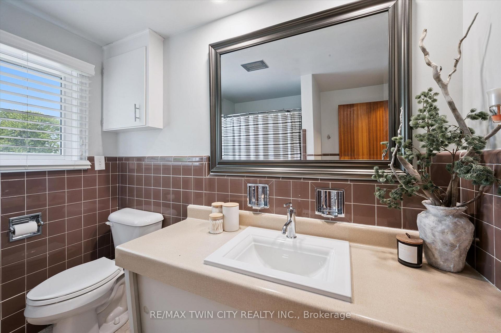 Photo 20 of 321 Dixon Street, Kitchener — HOMEH