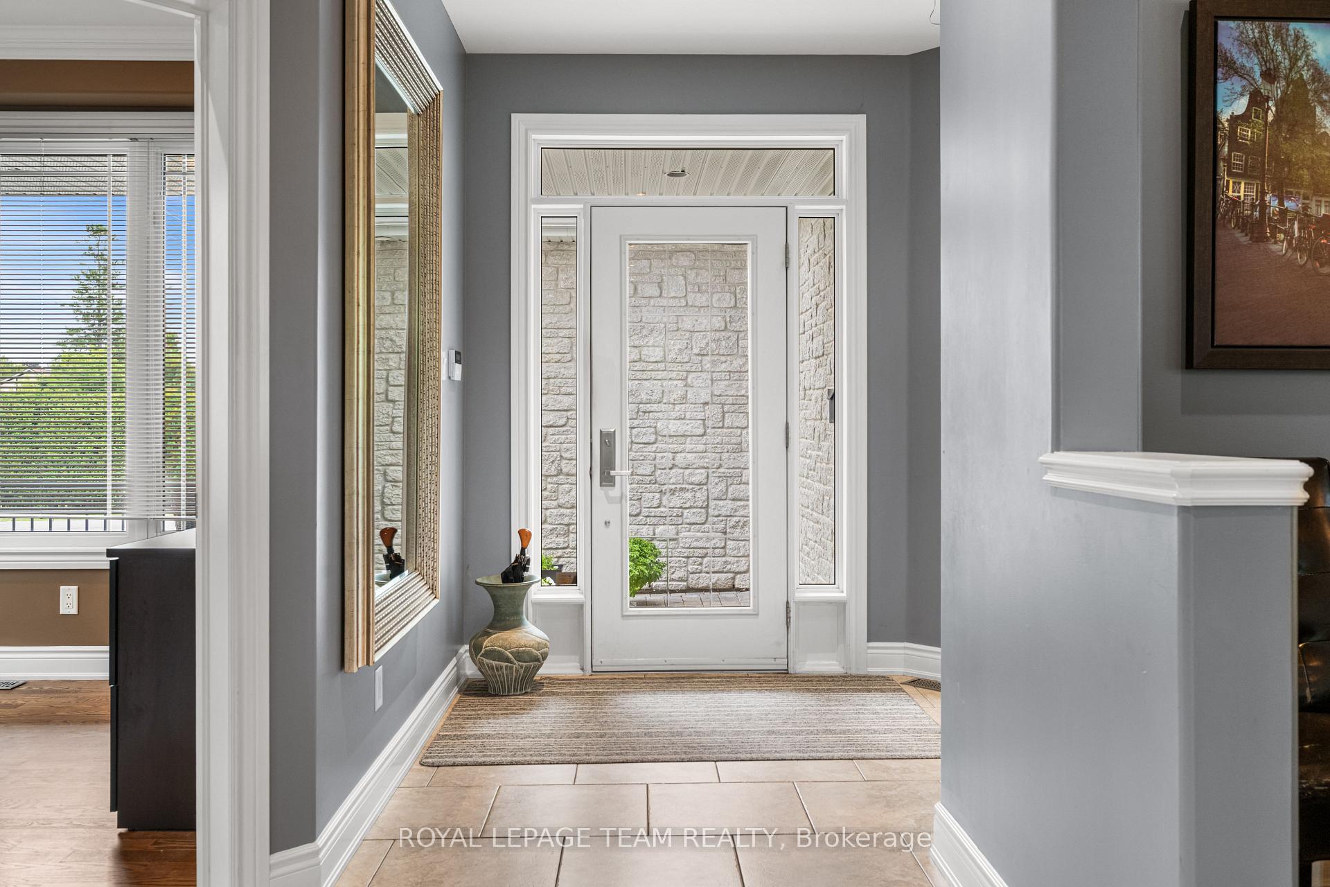 Photo 3 of 49 Savuto Way, Ottawa, Meadowlands/Crestview — HOMEH