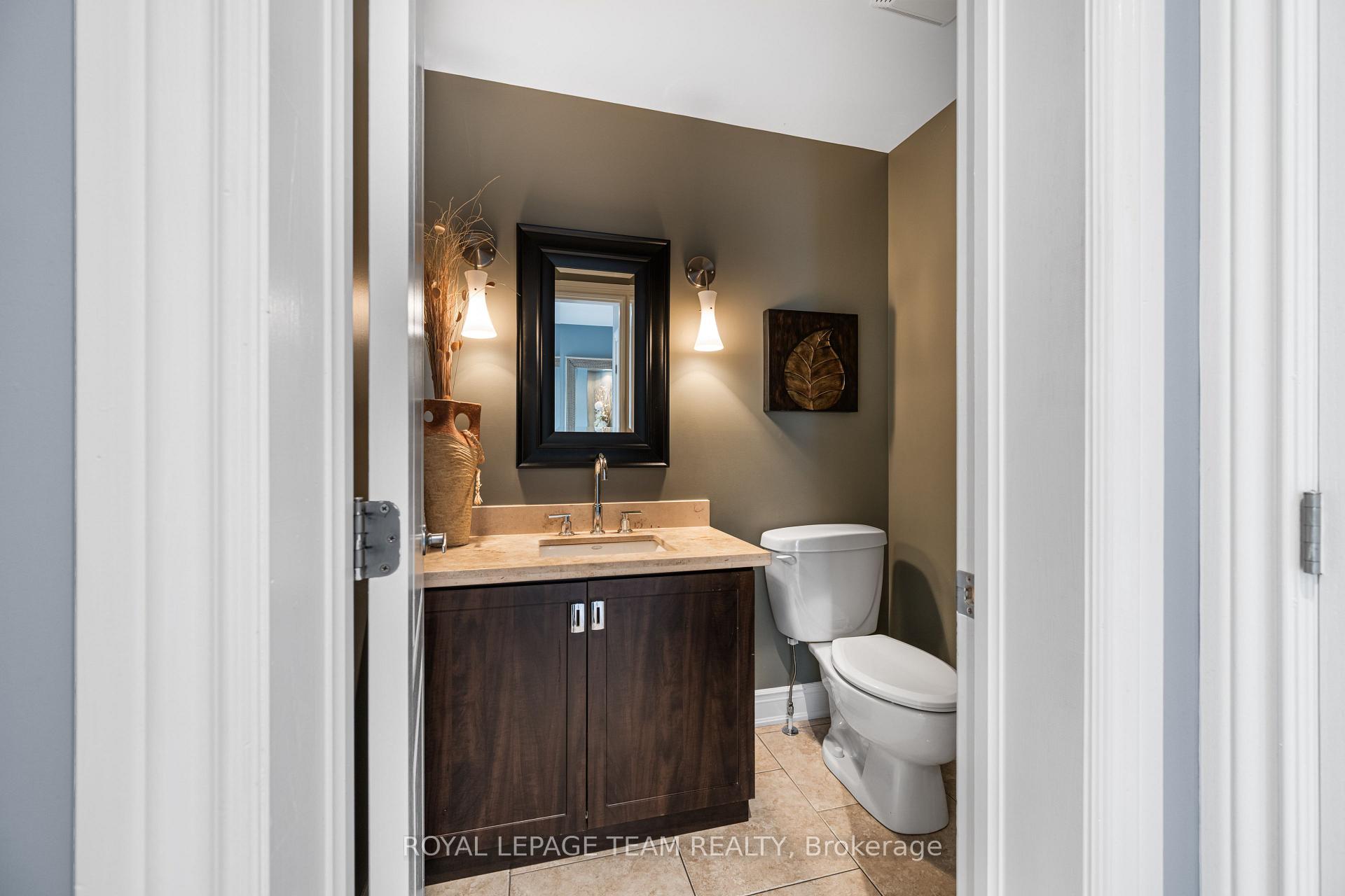 Photo 5 of 49 Savuto Way, Ottawa, Meadowlands/Crestview — HOMEH