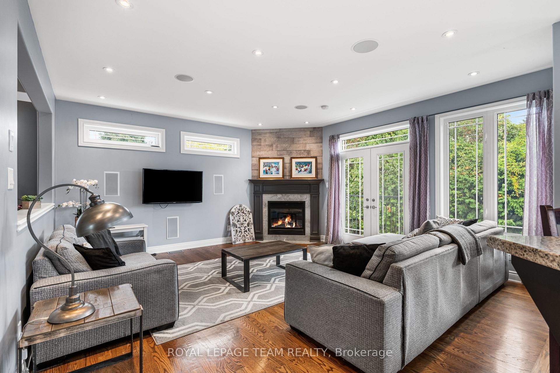 Photo 12 of 49 Savuto Way, Ottawa, Meadowlands/Crestview — HOMEH