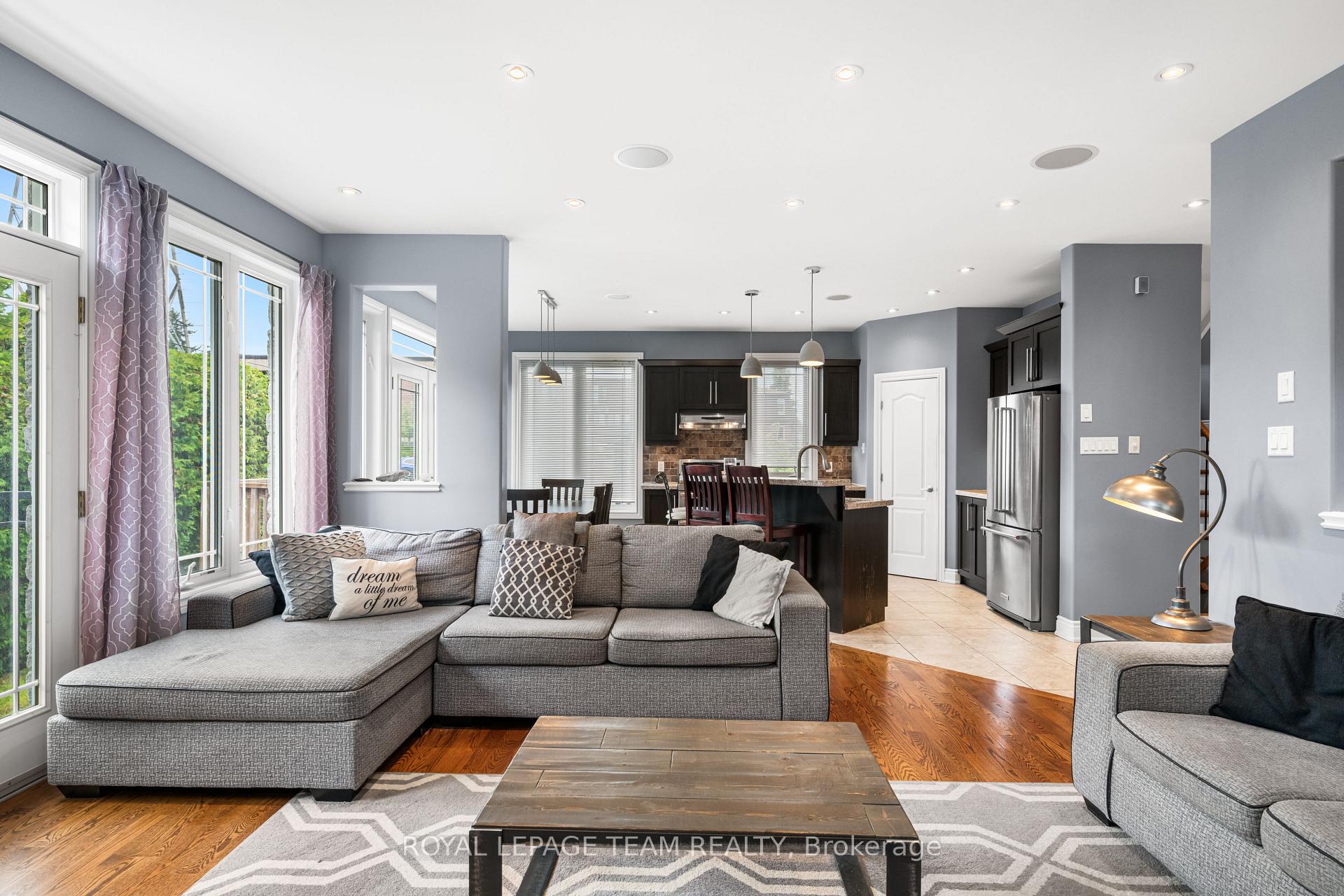 Photo 16 of 49 Savuto Way, Ottawa, Meadowlands/Crestview — HOMEH