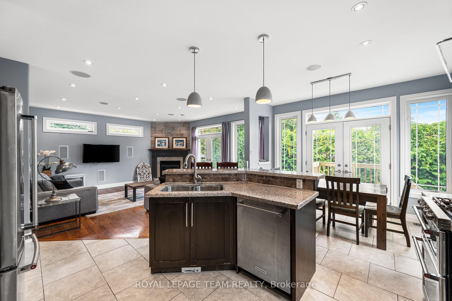 Photo 20 of 49 Savuto Way, Ottawa, Meadowlands/Crestview — HOMEH