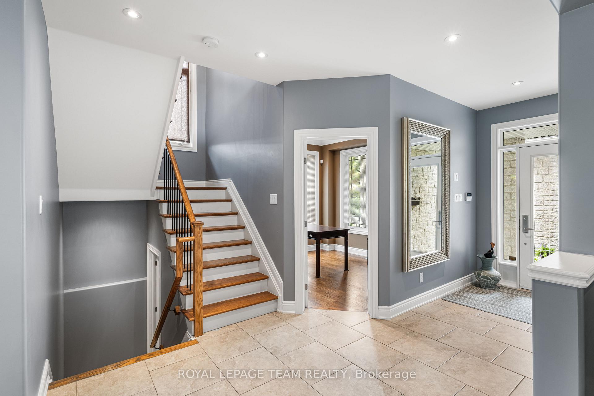 Photo 21 of 49 Savuto Way, Ottawa, Meadowlands/Crestview — HOMEH