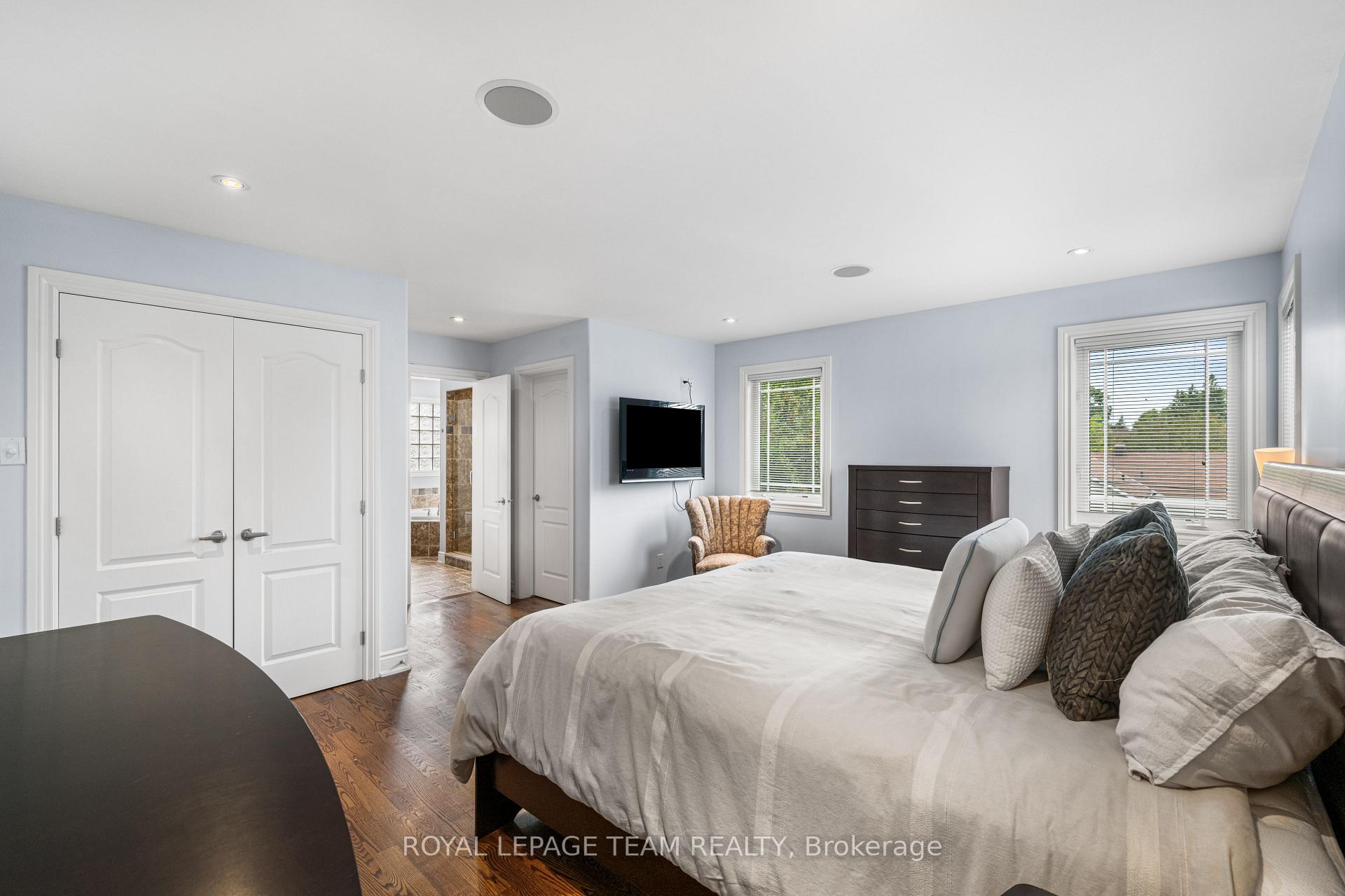 Photo 23 of 49 Savuto Way, Ottawa, Meadowlands/Crestview — HOMEH