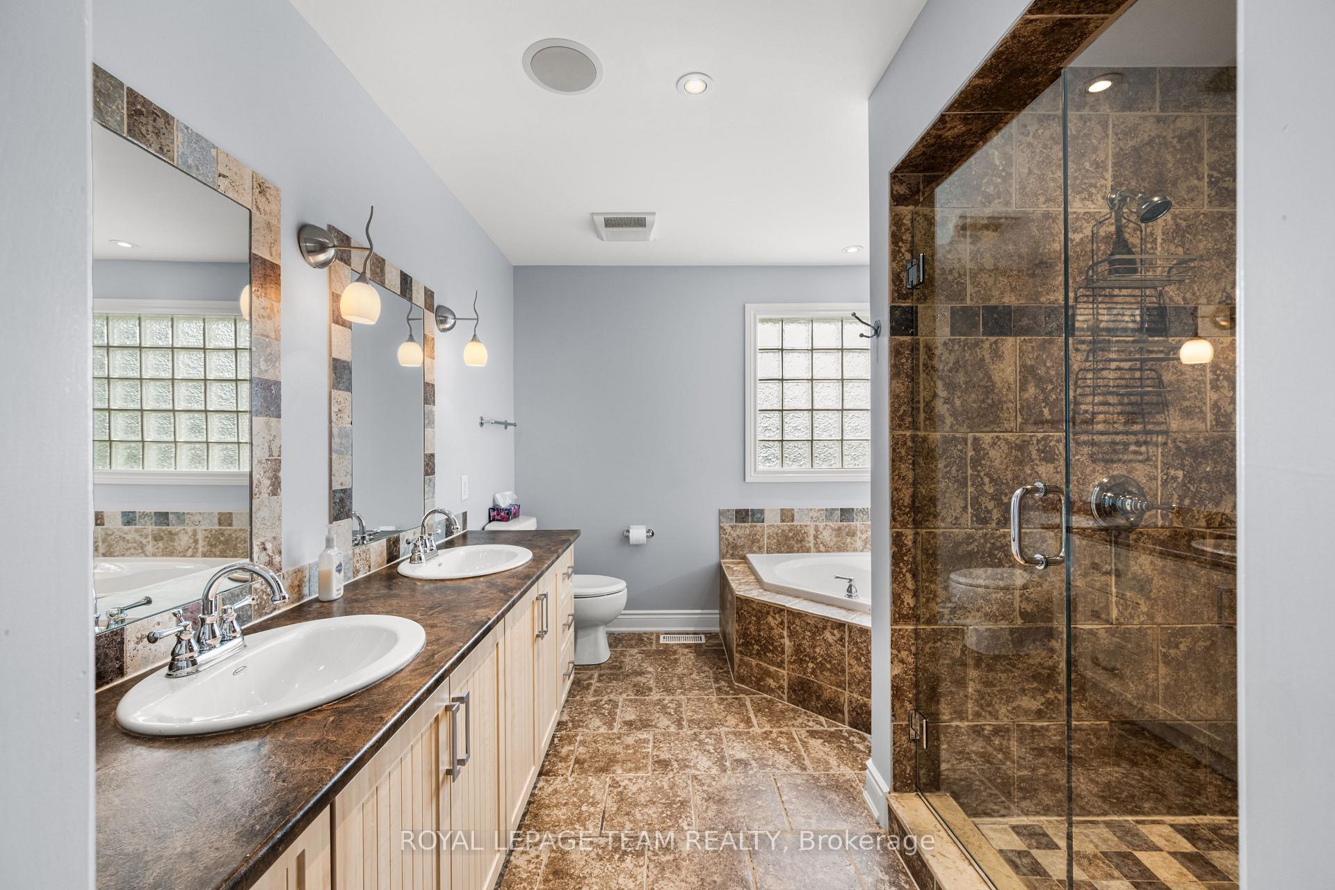 Photo 24 of 49 Savuto Way, Ottawa, Meadowlands/Crestview — HOMEH