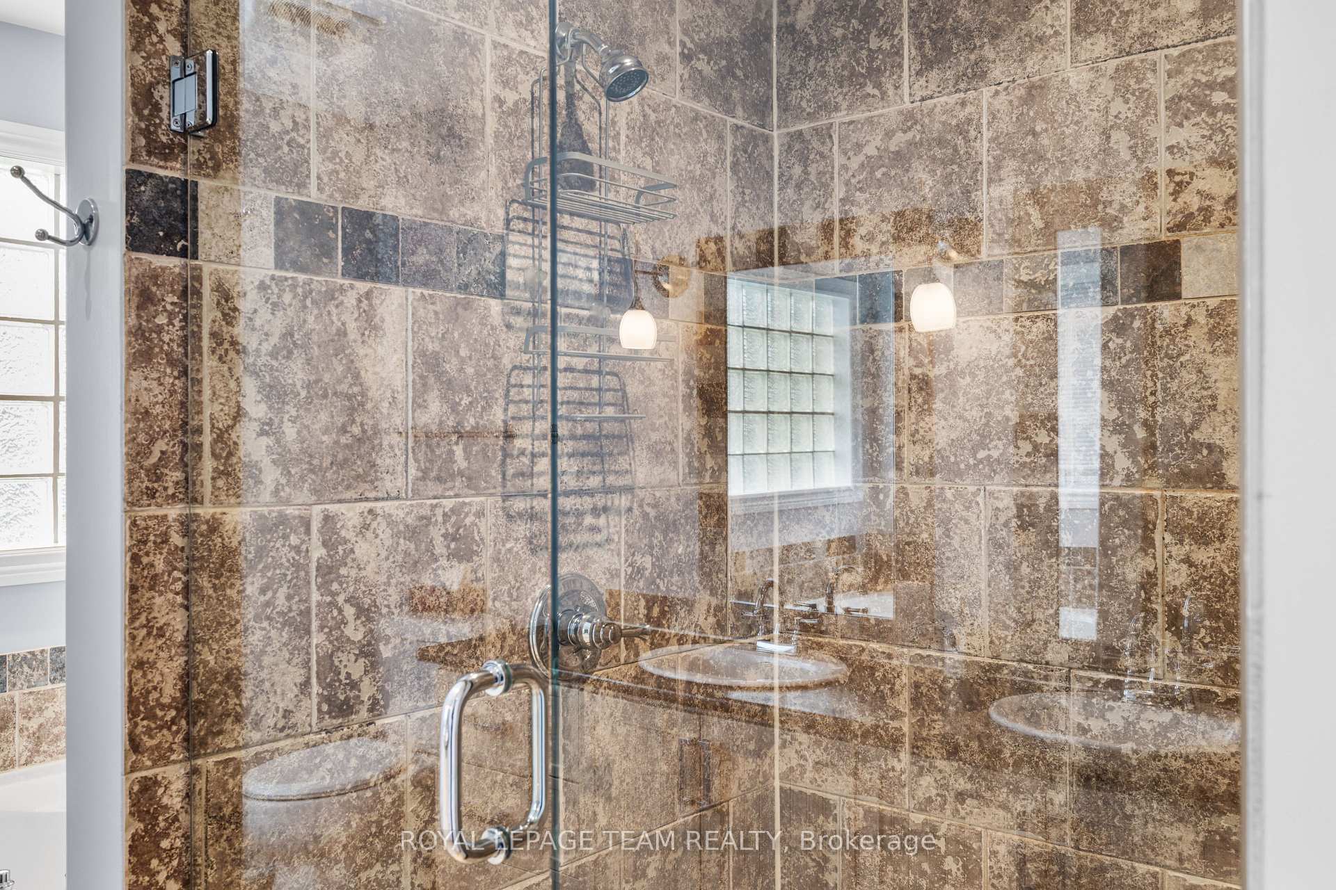 Photo 25 of 49 Savuto Way, Ottawa, Meadowlands/Crestview — HOMEH