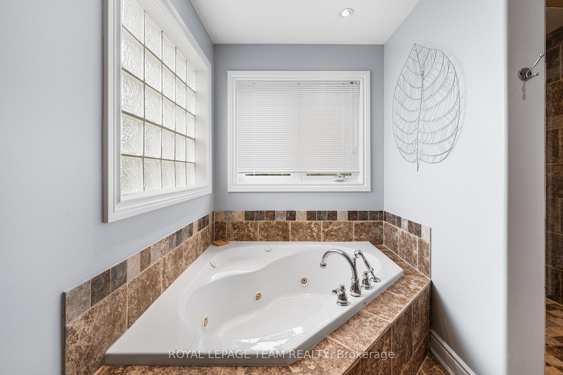 Photo 26 of 49 Savuto Way, Ottawa, Meadowlands/Crestview — HOMEH