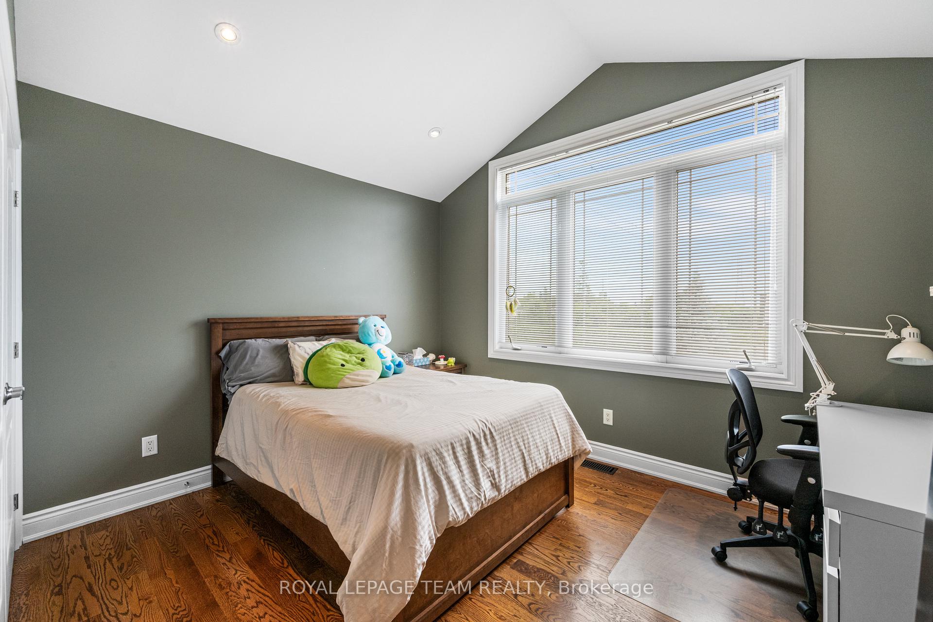 Photo 27 of 49 Savuto Way, Ottawa, Meadowlands/Crestview — HOMEH