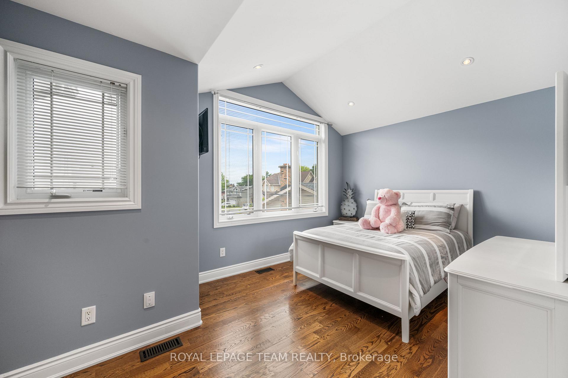 Photo 29 of 49 Savuto Way, Ottawa, Meadowlands/Crestview — HOMEH