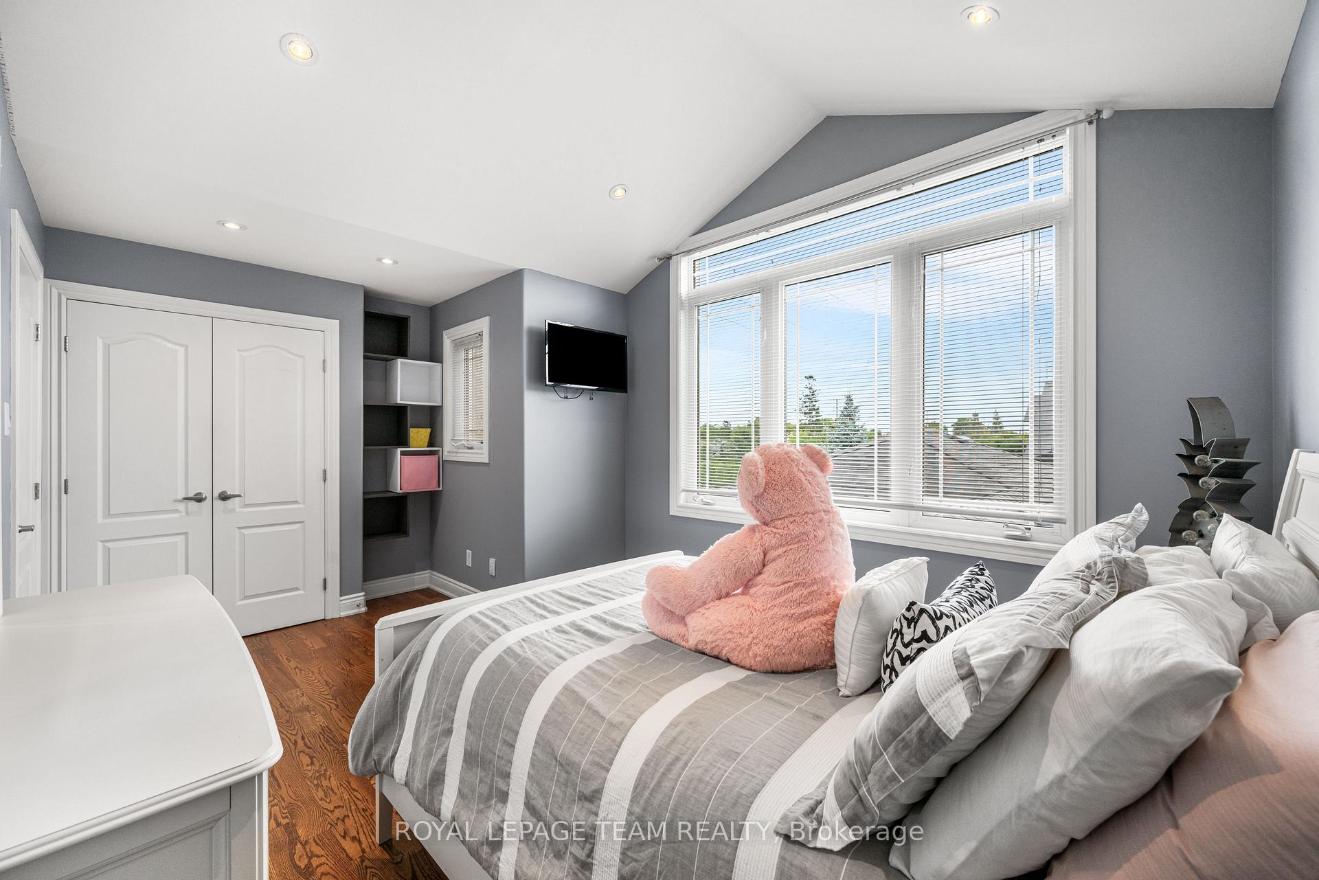 Photo 30 of 49 Savuto Way, Ottawa, Meadowlands/Crestview — HOMEH