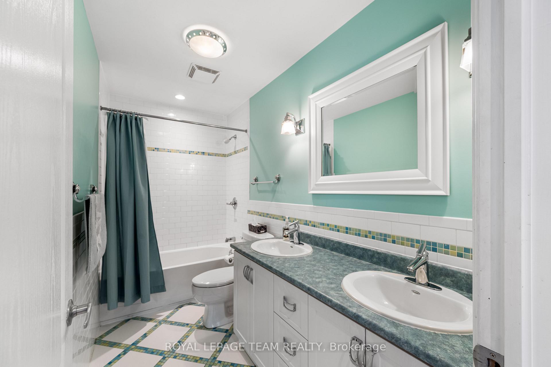 Photo 32 of 49 Savuto Way, Ottawa, Meadowlands/Crestview — HOMEH