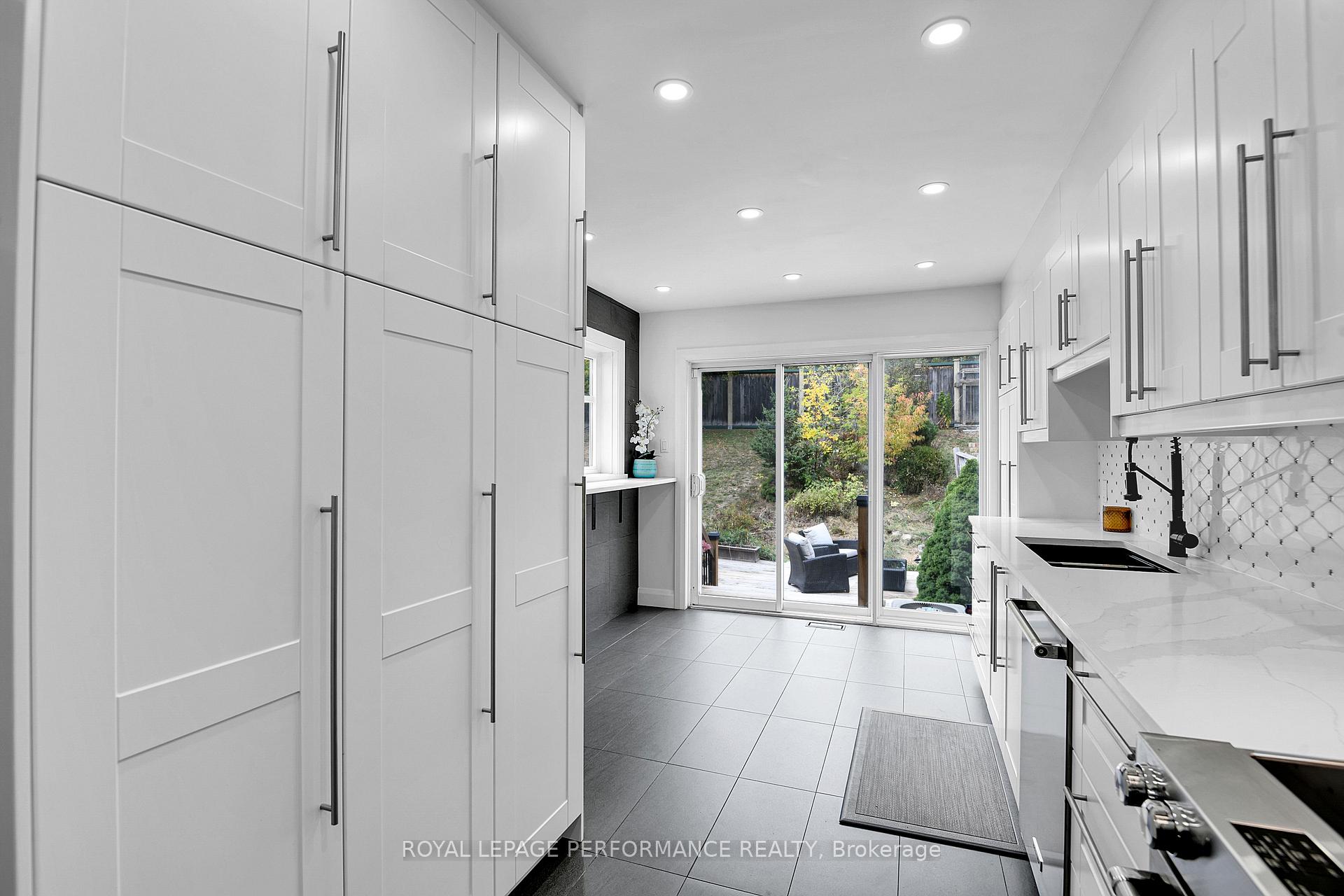 Photo 10 of 161 Duntroon Circle S, Ottawa, Hunt Club Park/Greenboro — HOMEH
