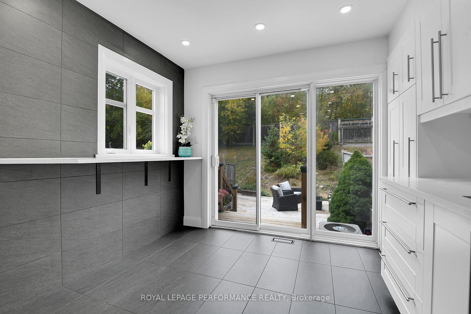 Photo 11 of 161 Duntroon Circle S, Ottawa, Hunt Club Park/Greenboro — HOMEH