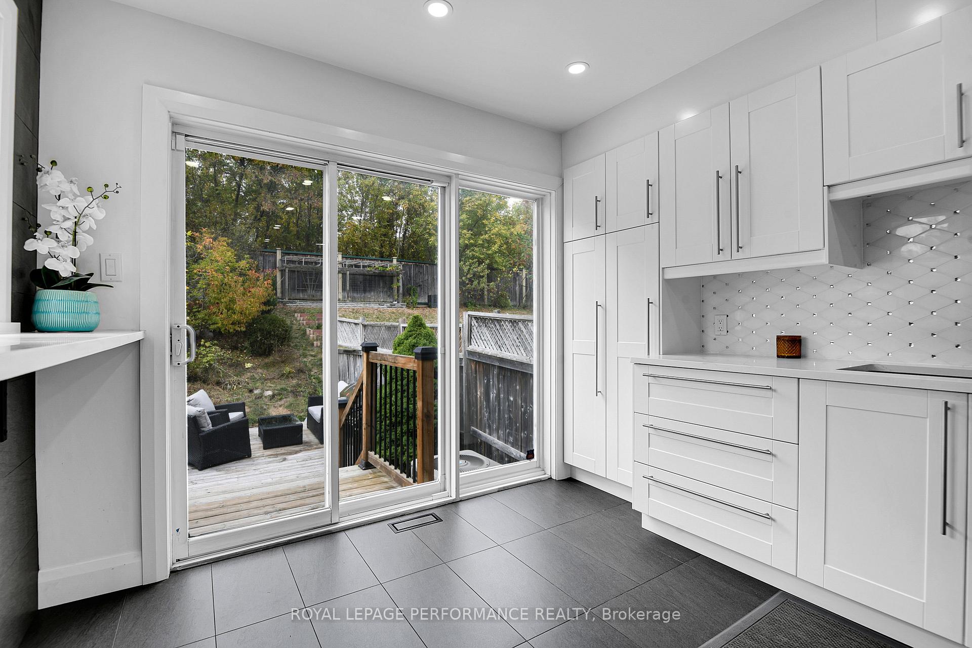 Photo 12 of 161 Duntroon Circle S, Ottawa, Hunt Club Park/Greenboro — HOMEH