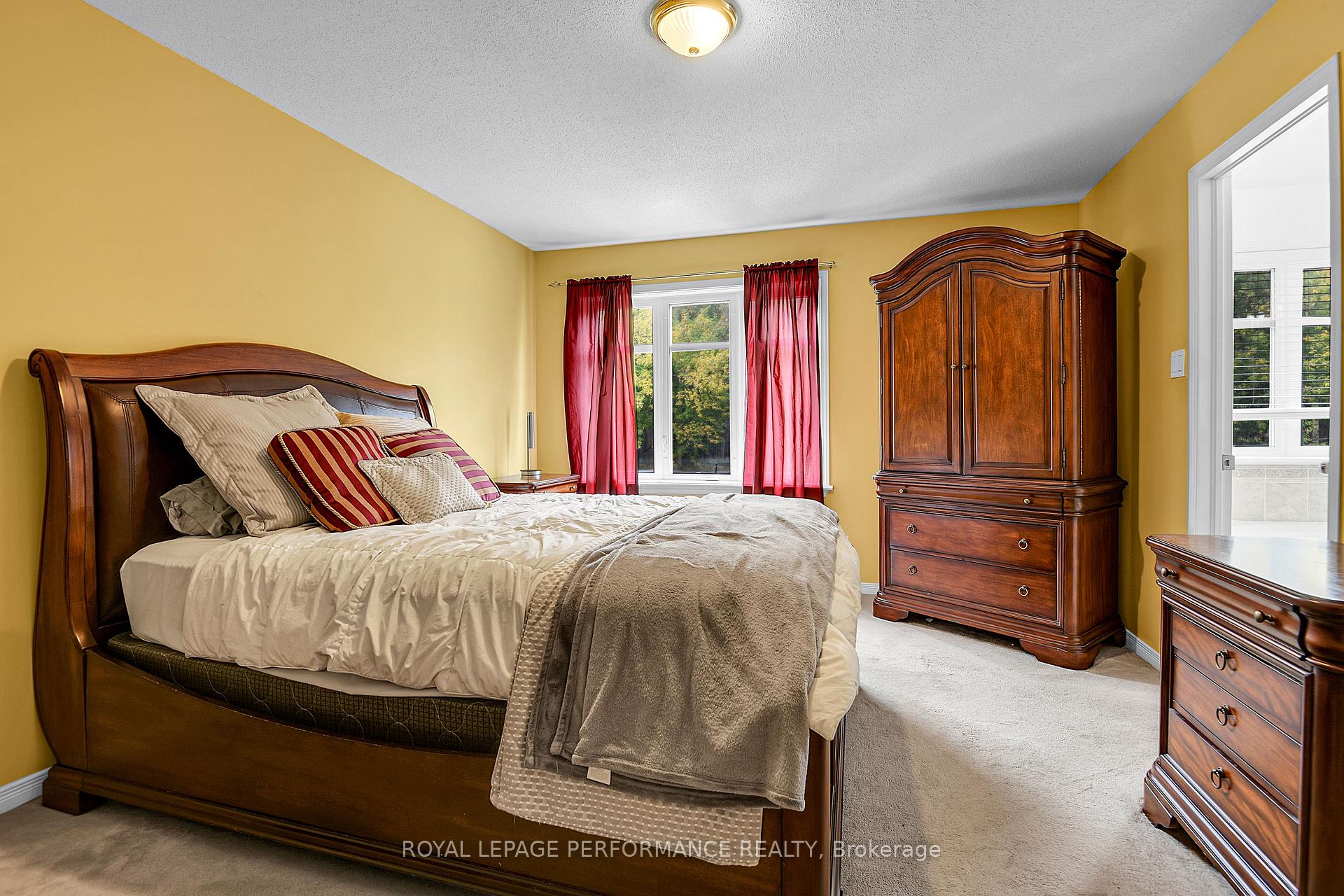 Photo 13 of 161 Duntroon Circle S, Ottawa, Hunt Club Park/Greenboro — HOMEH