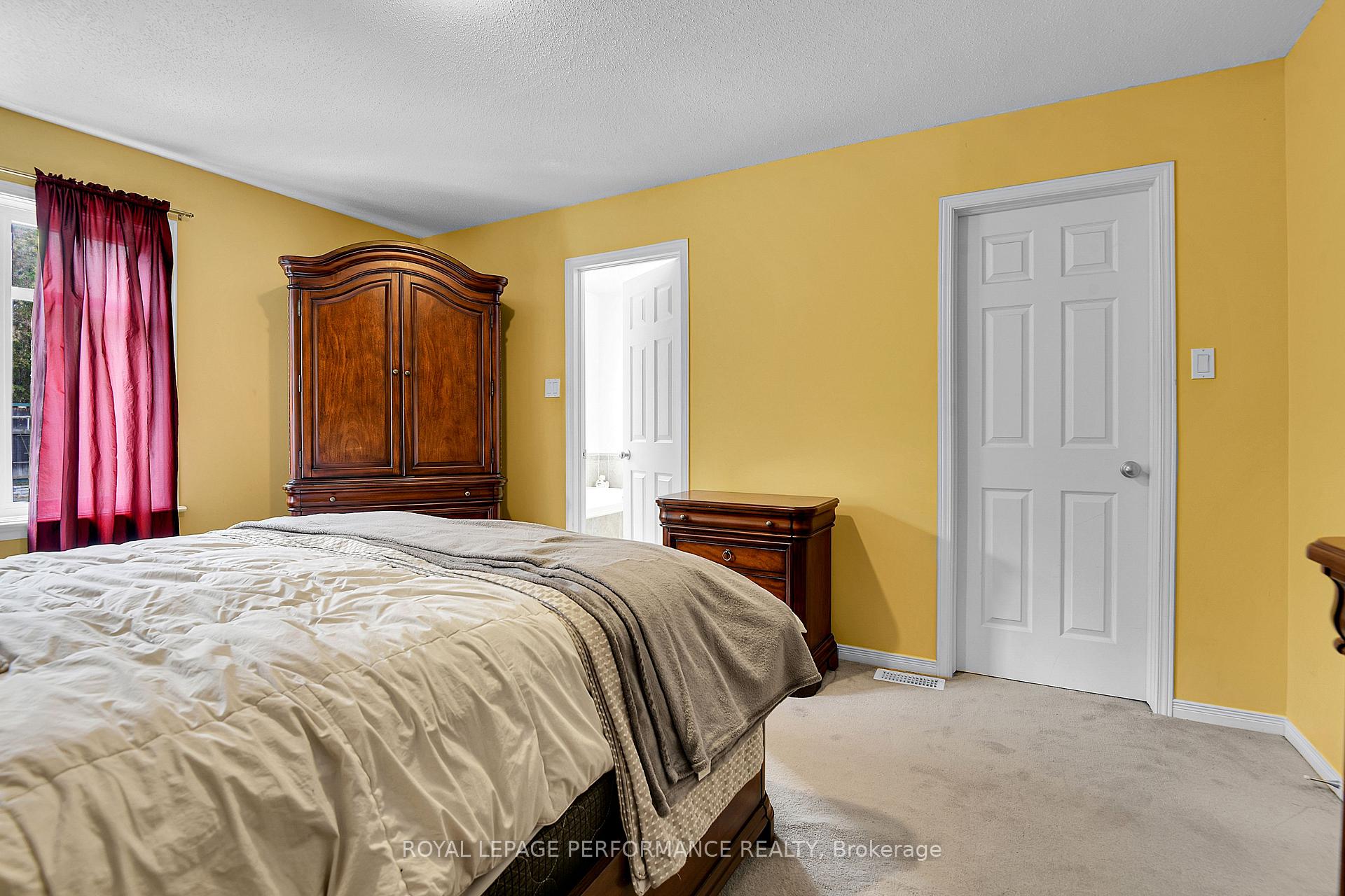 Photo 14 of 161 Duntroon Circle S, Ottawa, Hunt Club Park/Greenboro — HOMEH