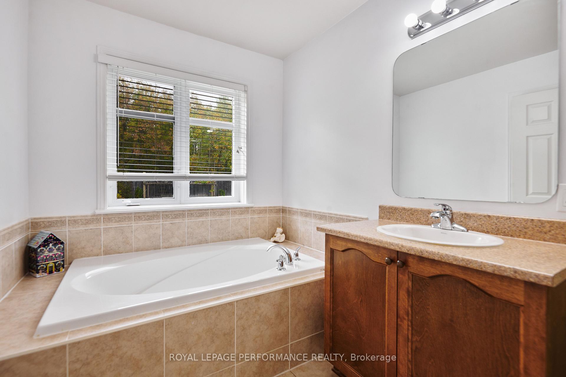 Photo 16 of 161 Duntroon Circle S, Ottawa, Hunt Club Park/Greenboro — HOMEH