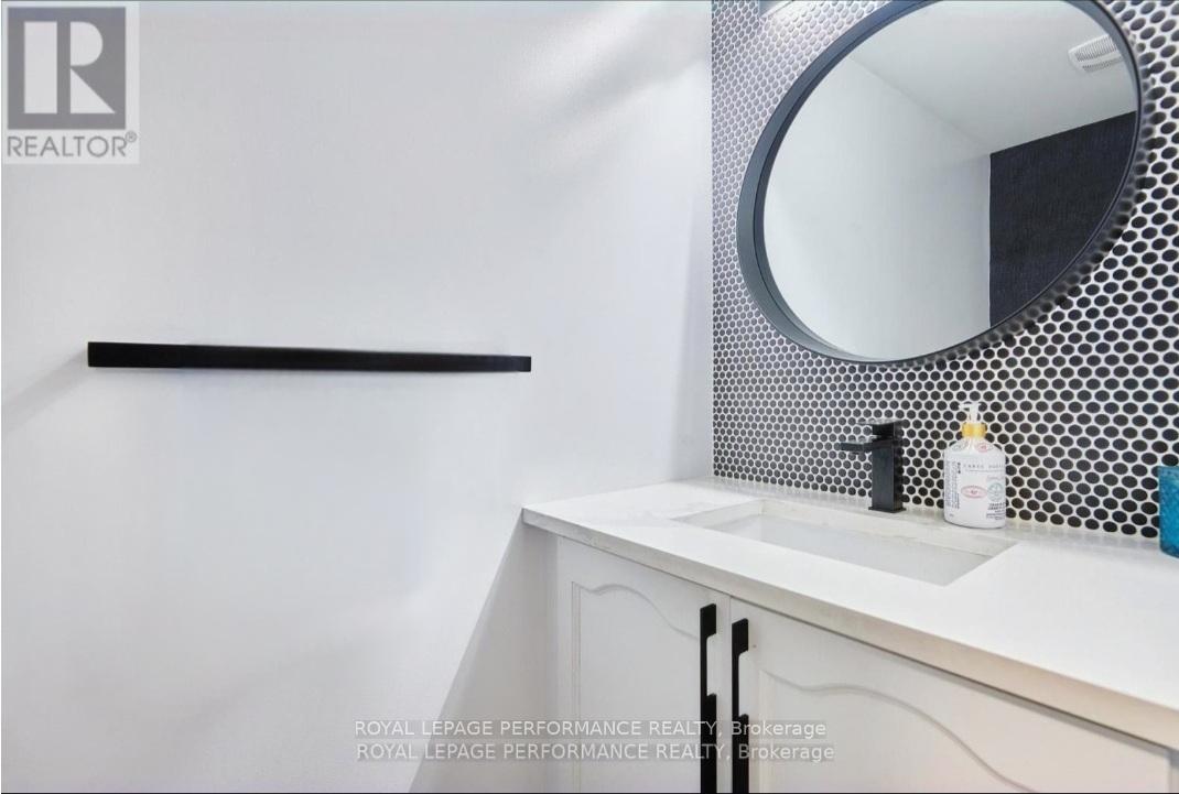 Photo 19 of 161 Duntroon Circle S, Ottawa, Hunt Club Park/Greenboro — HOMEH