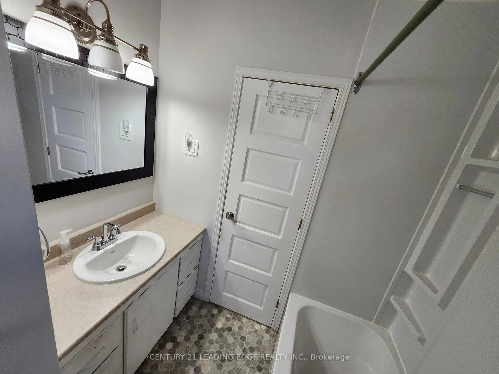 Photo 3 of 1441 Park Road S, Oshawa, Lakeview — HOMEH
