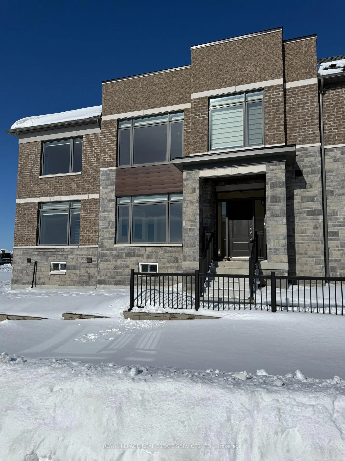 Photo 6 of 27 Rochester Drive, Barrie, Rural Barrie Southeast — HOMEH