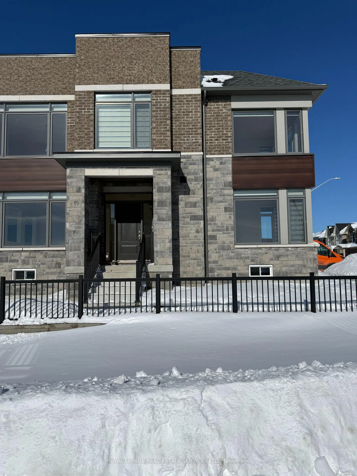 Photo 7 of 27 Rochester Drive, Barrie, Rural Barrie Southeast — HOMEH