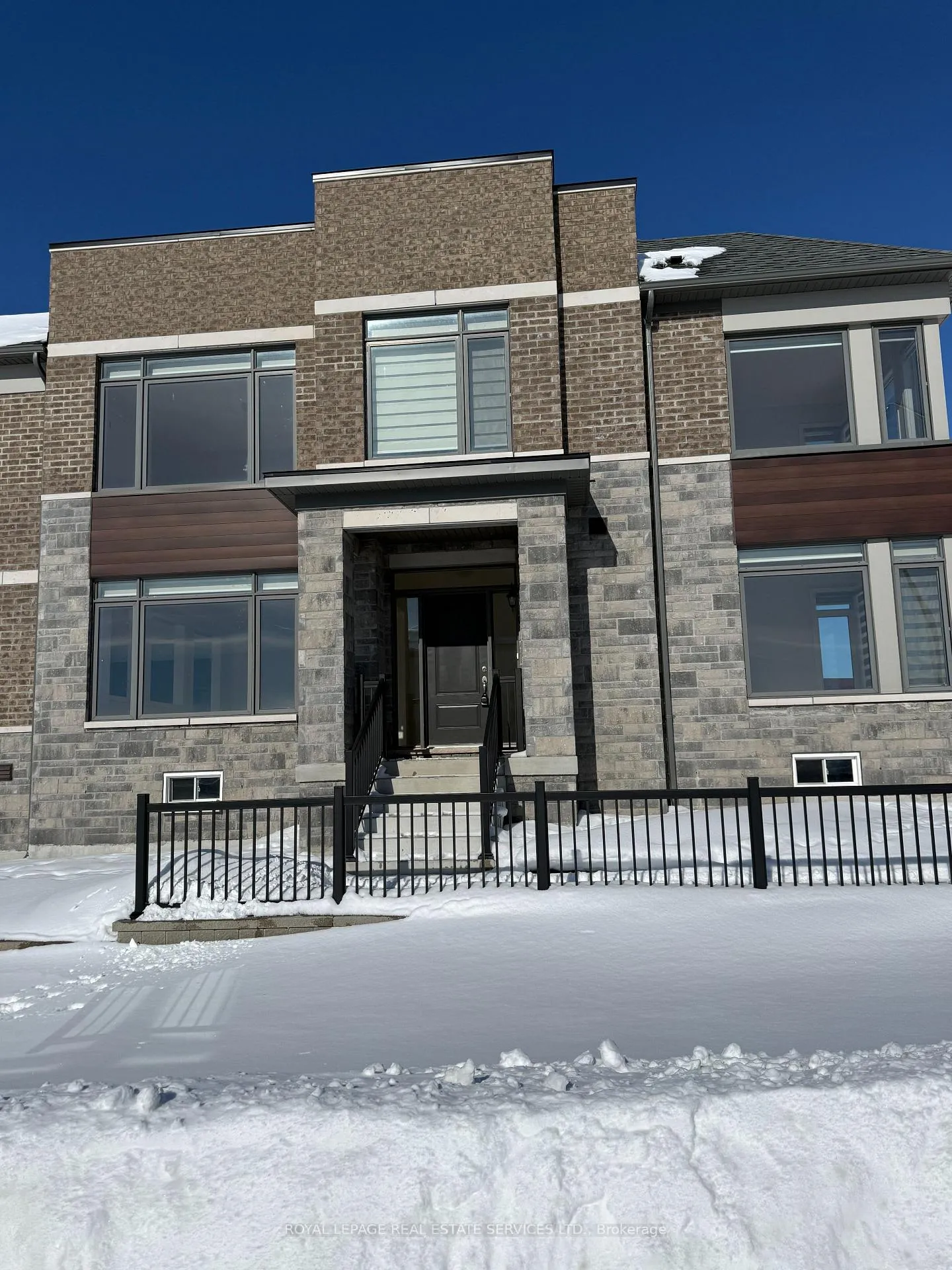 Photo 9 of 27 Rochester Drive, Barrie, Rural Barrie Southeast — HOMEH