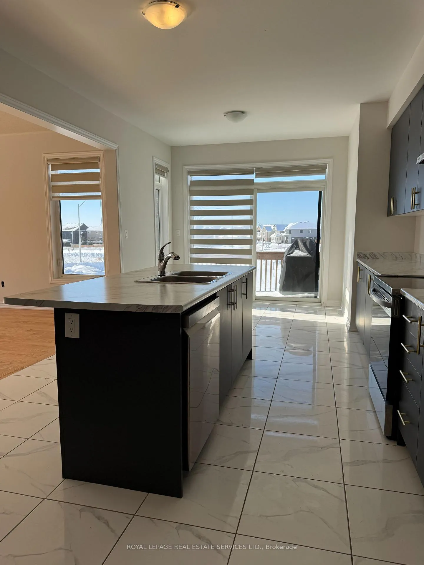 Photo 13 of 27 Rochester Drive, Barrie, Rural Barrie Southeast — HOMEH