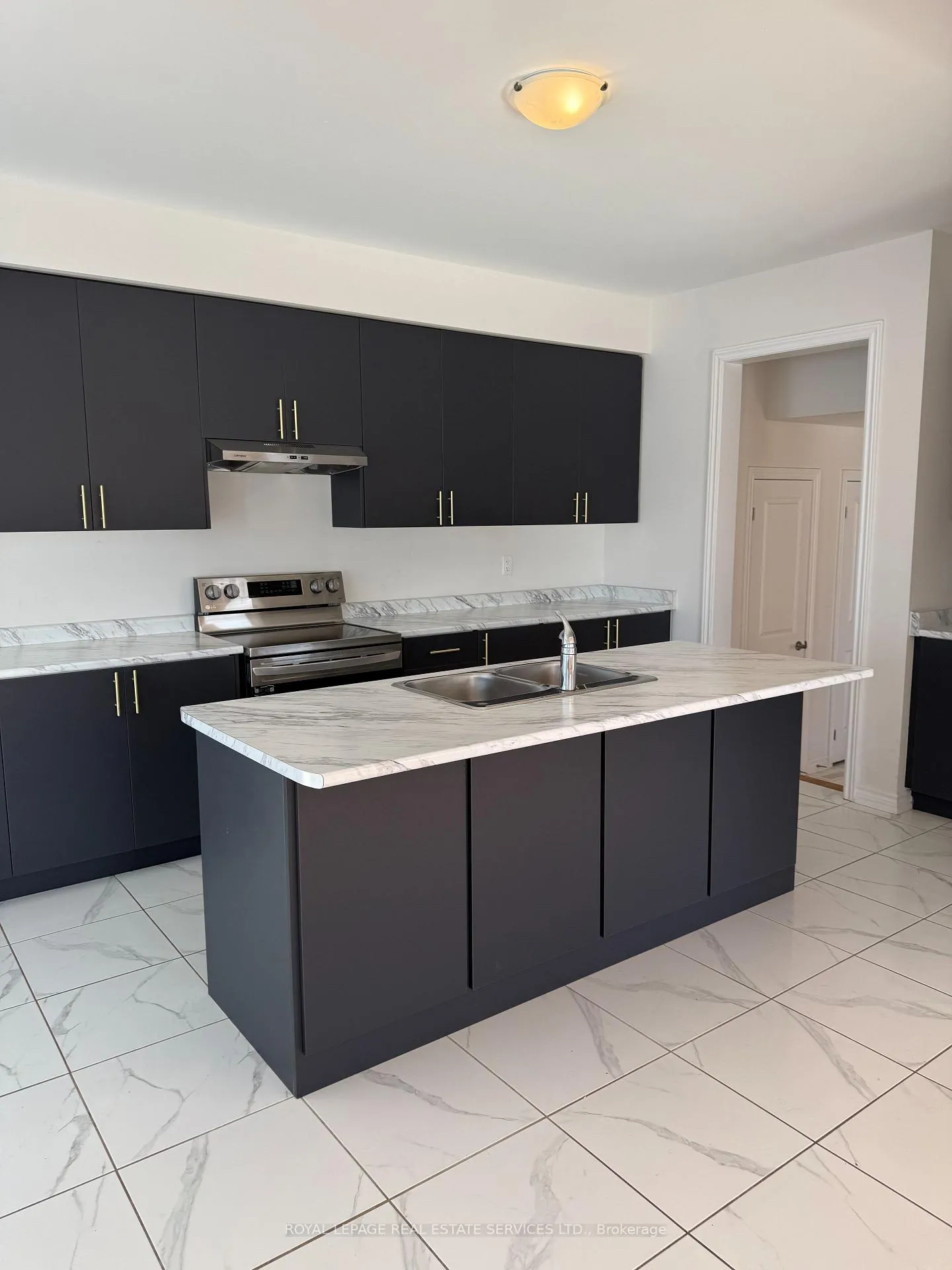 Photo 23 of 27 Rochester Drive, Barrie, Rural Barrie Southeast — HOMEH