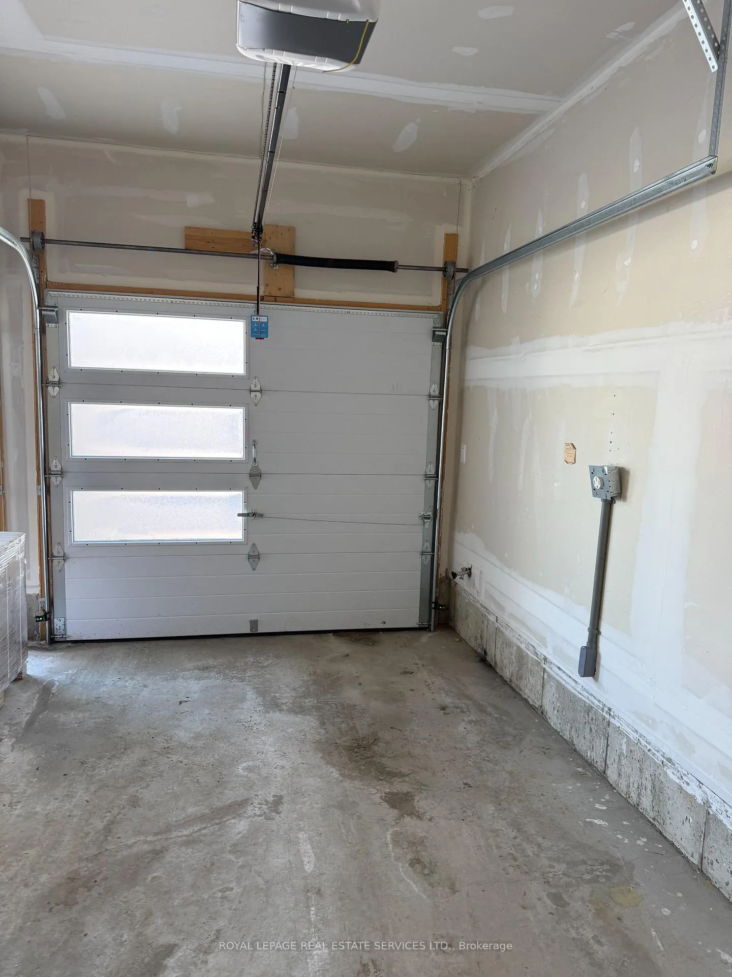 Photo 42 of 27 Rochester Drive, Barrie, Rural Barrie Southeast — HOMEH