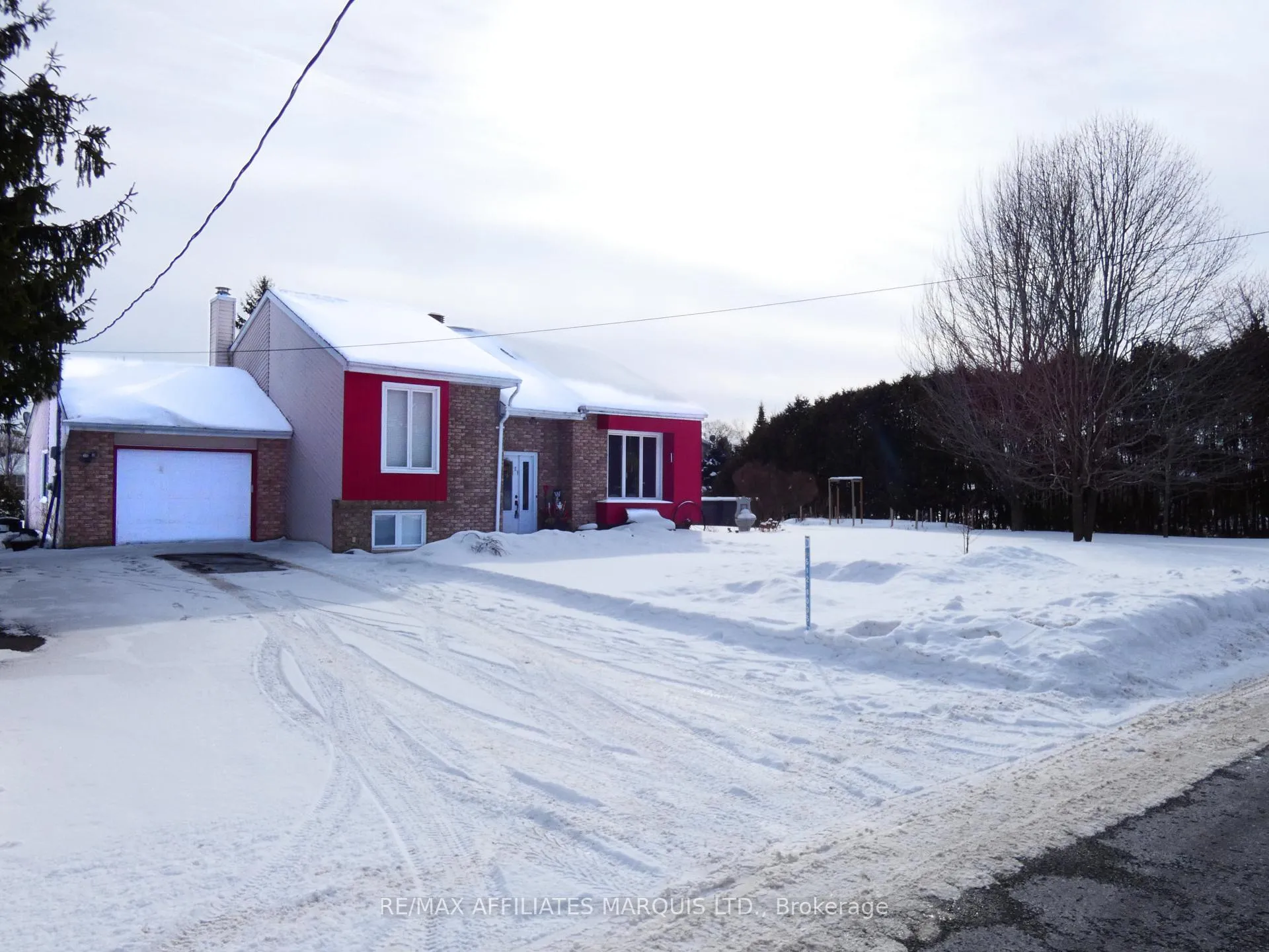 Photo 1 of 21 Ste Therese Boulevard, Embrun — HOMEH