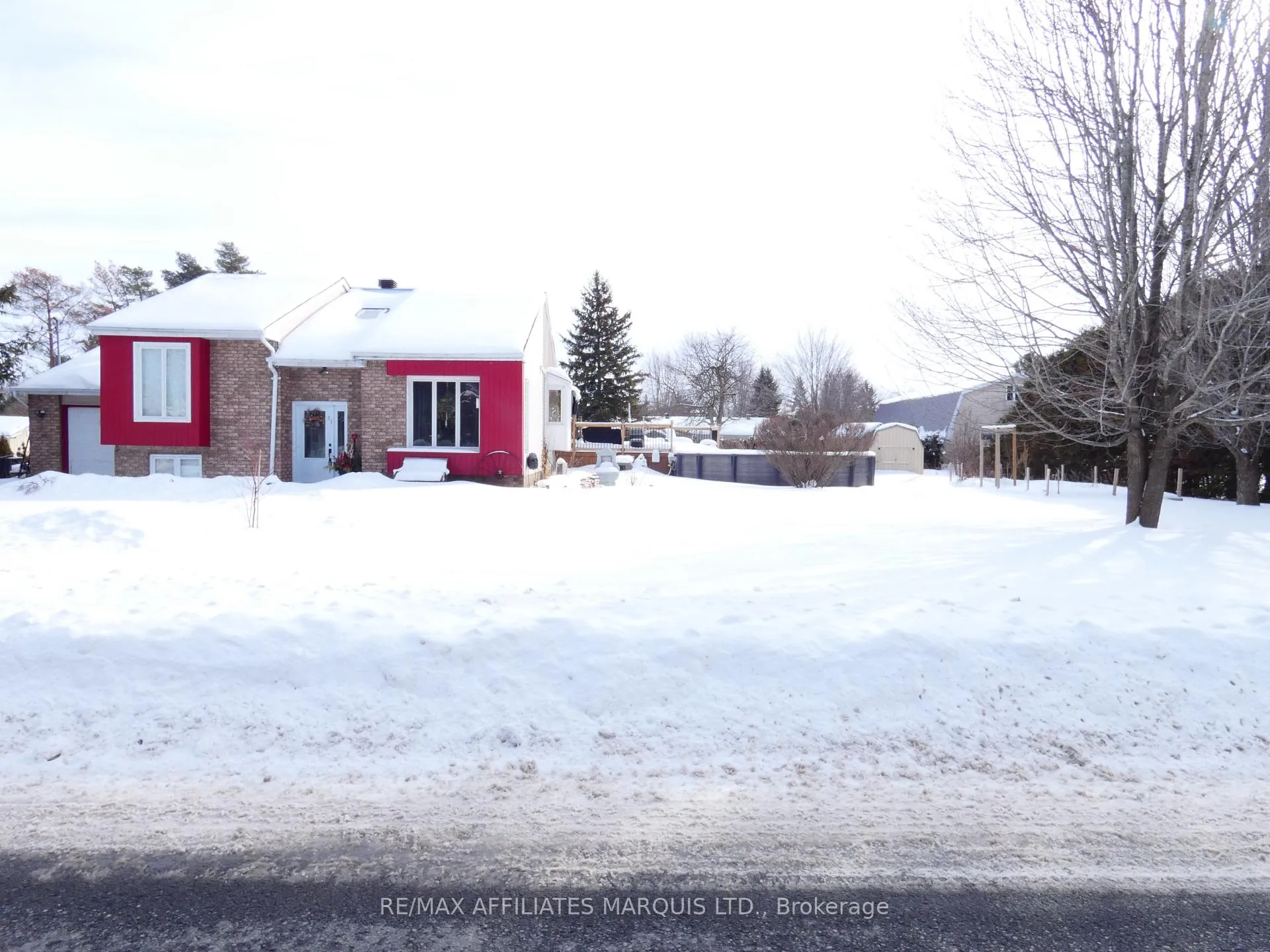 Photo 2 of 21 Ste Therese Boulevard, Embrun — HOMEH