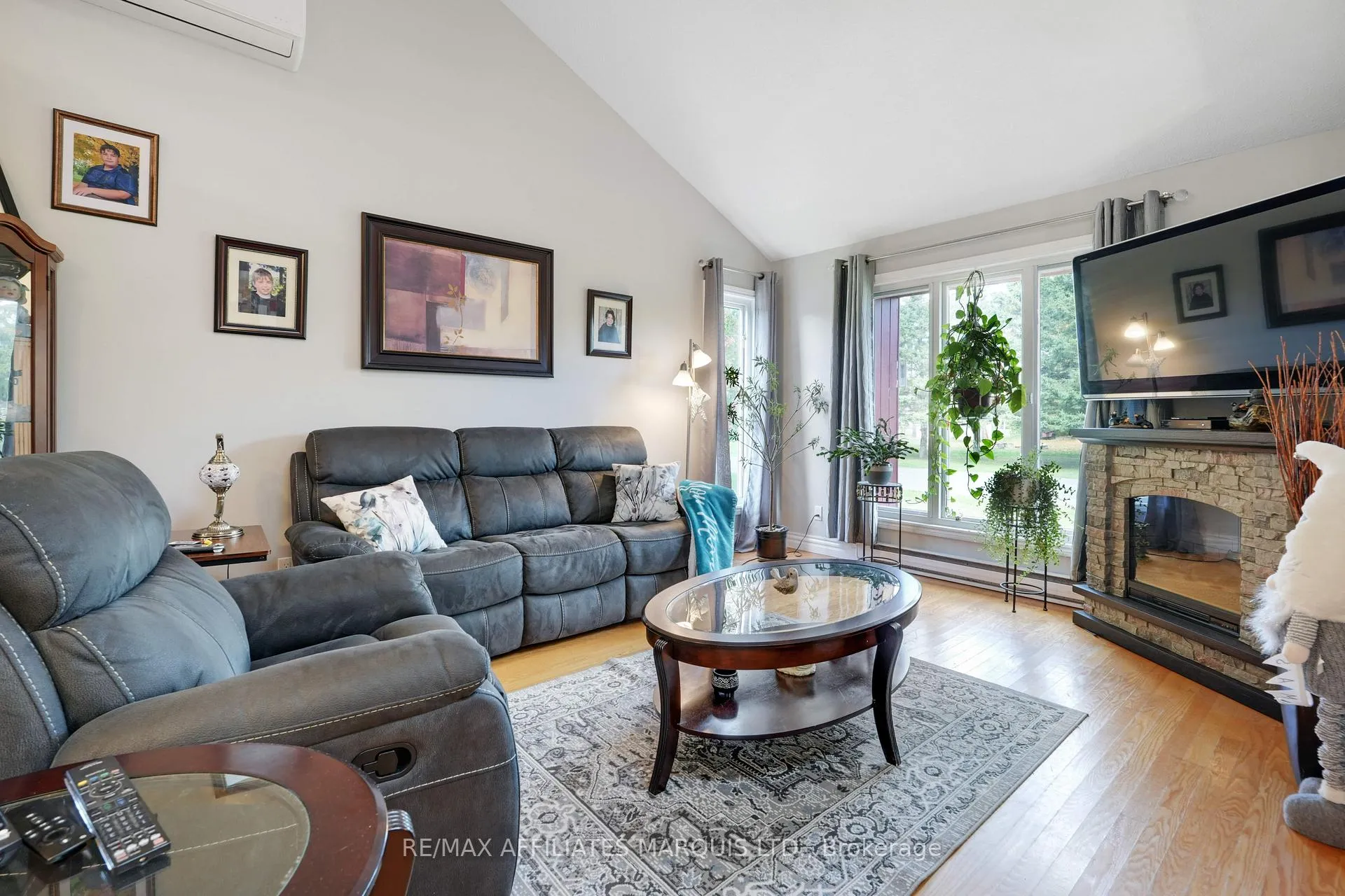 Photo 6 of 21 Ste Therese Boulevard, Embrun — HOMEH