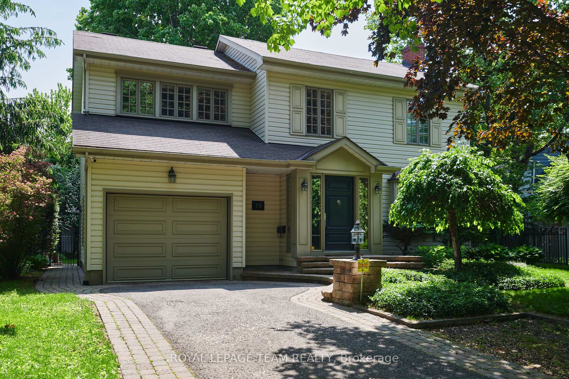 Photo 1 of 19 Farnham Crescent, Ottawa, Manor Park — HOMEH
