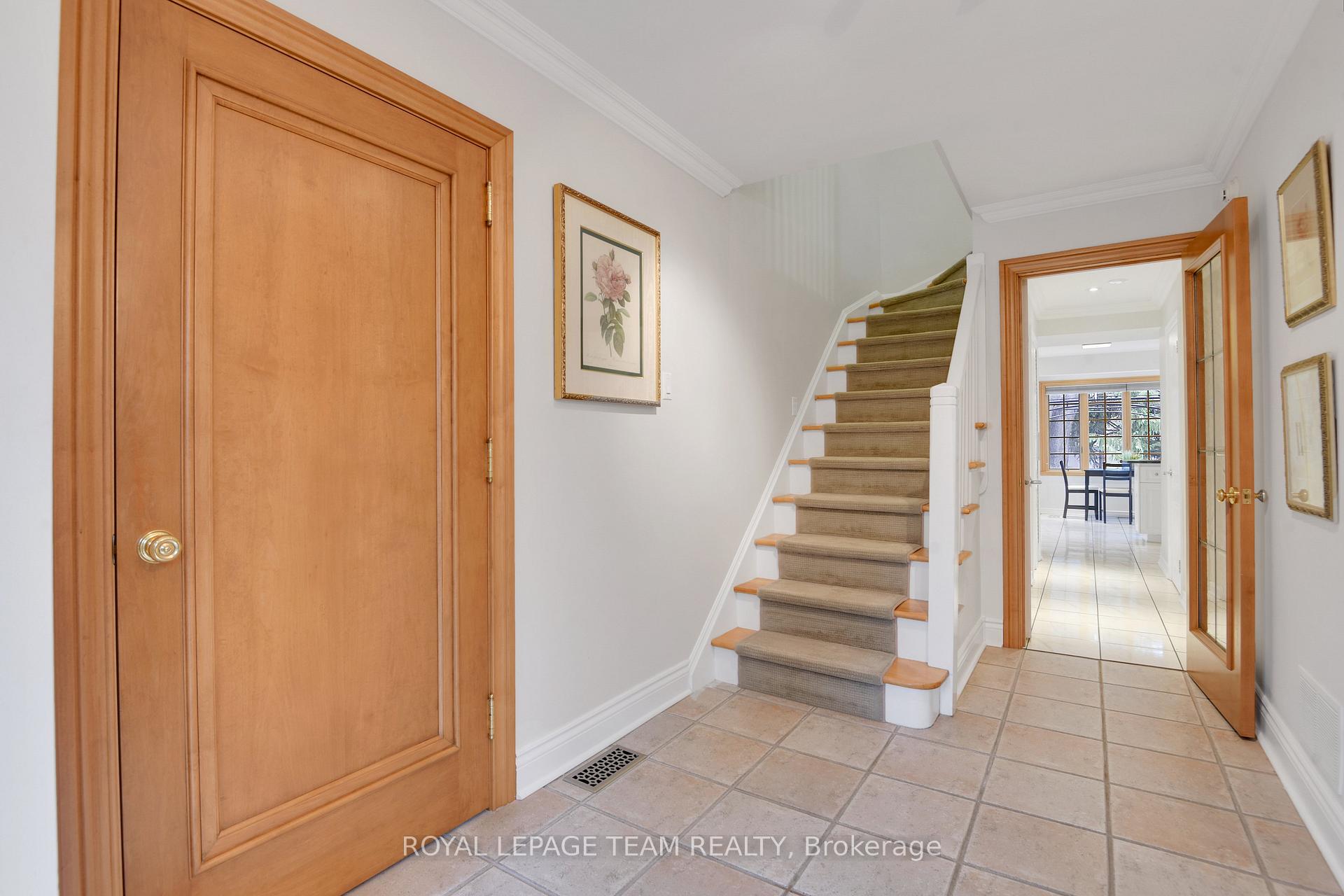 Photo 4 of 19 Farnham Crescent, Ottawa, Manor Park — HOMEH