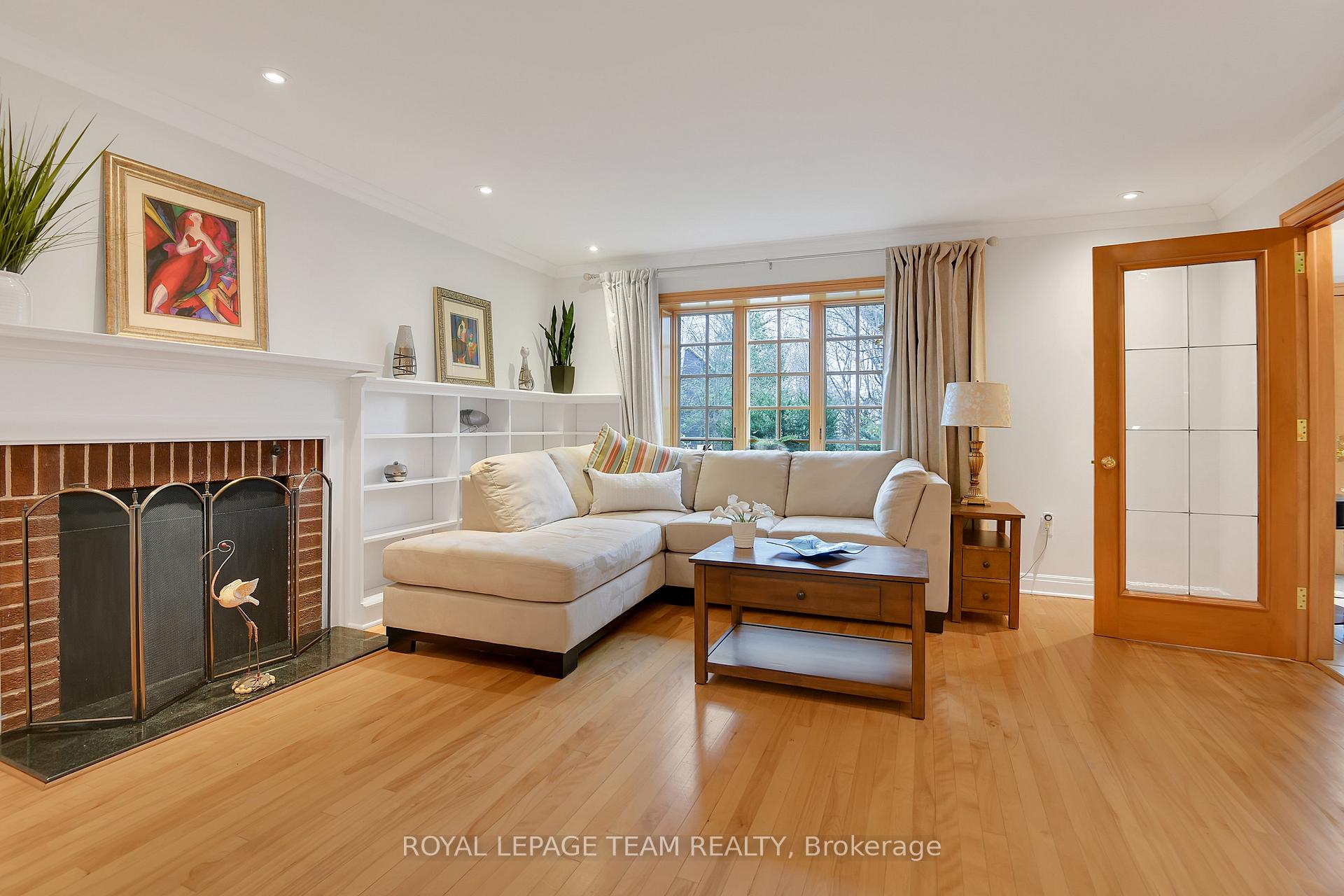Photo 6 of 19 Farnham Crescent, Ottawa, Manor Park — HOMEH