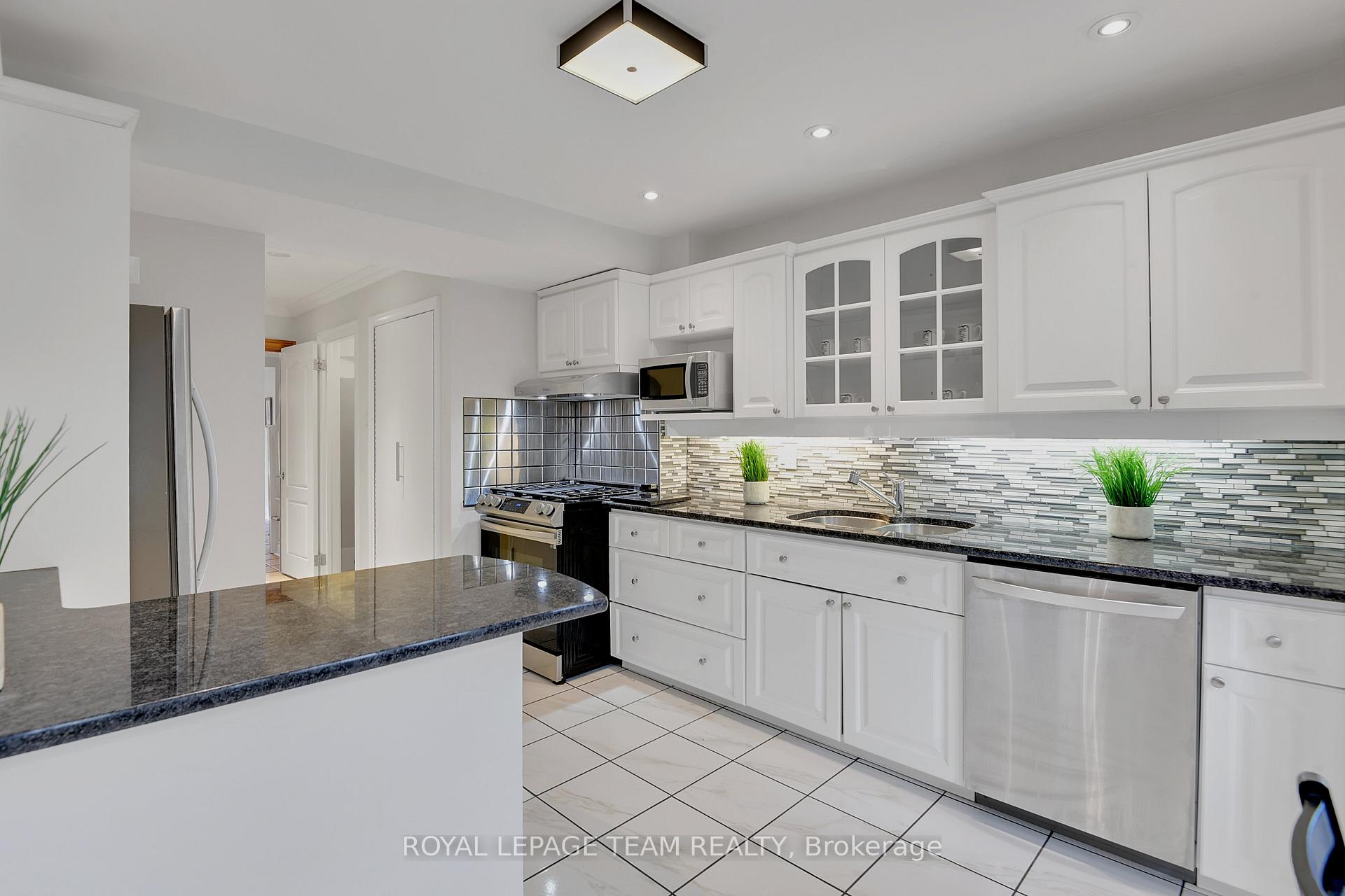 Photo 8 of 19 Farnham Crescent, Ottawa, Manor Park — HOMEH
