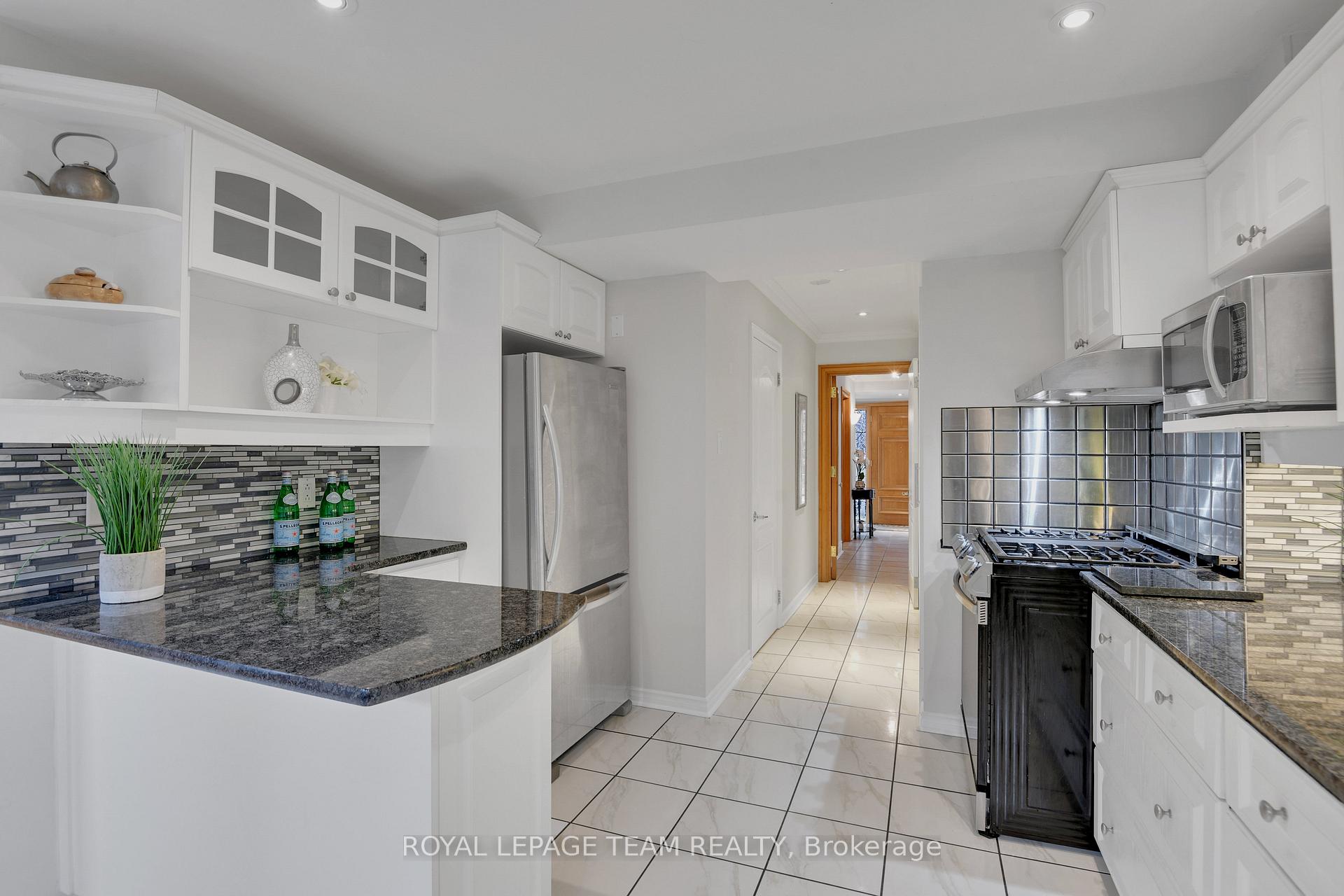 Photo 9 of 19 Farnham Crescent, Ottawa, Manor Park — HOMEH