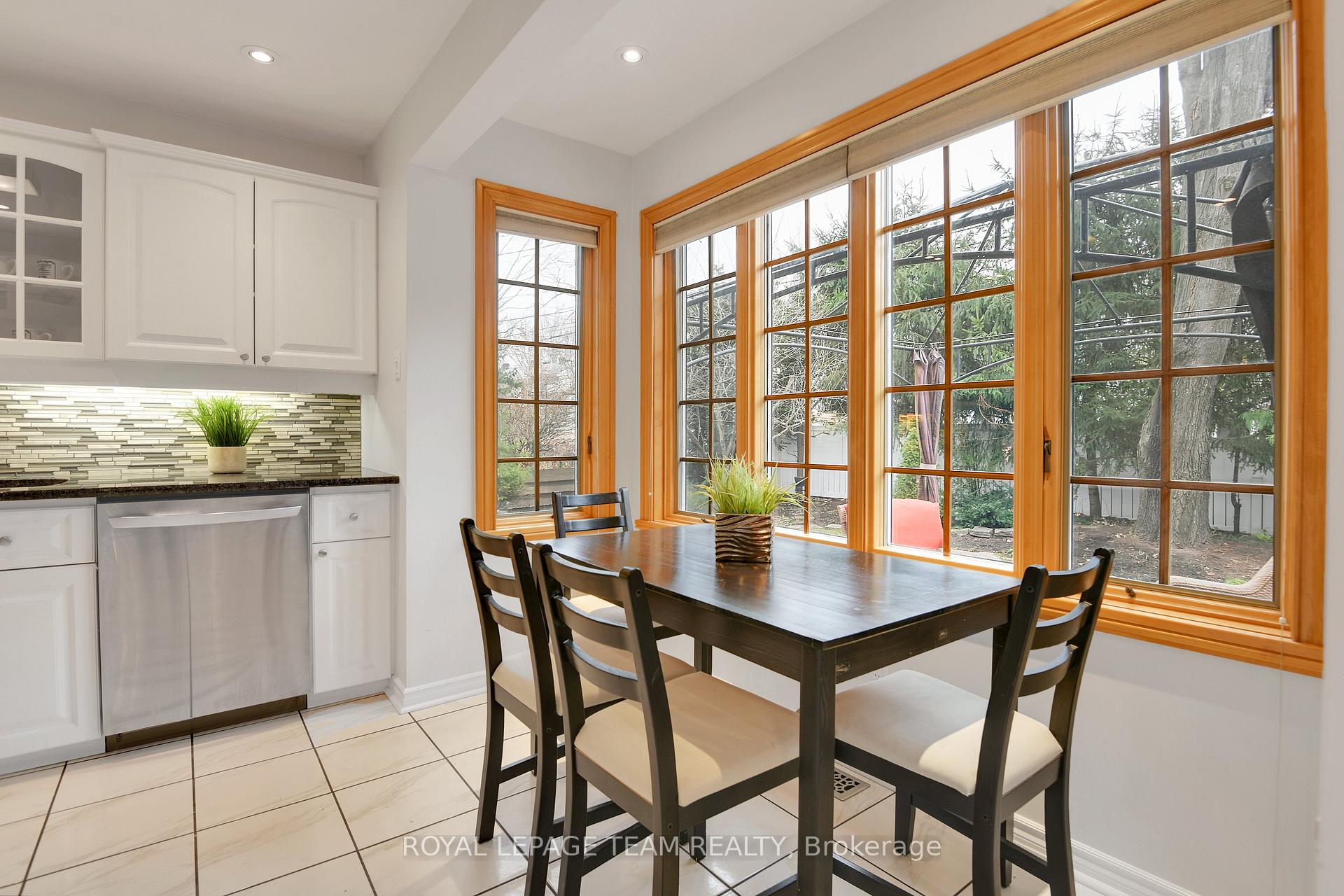 Photo 11 of 19 Farnham Crescent, Ottawa, Manor Park — HOMEH