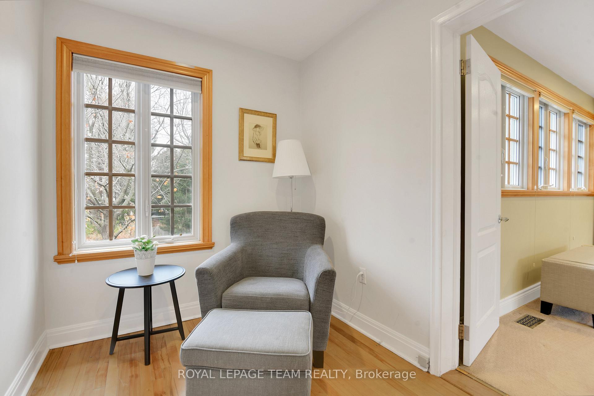 Photo 15 of 19 Farnham Crescent, Ottawa, Manor Park — HOMEH