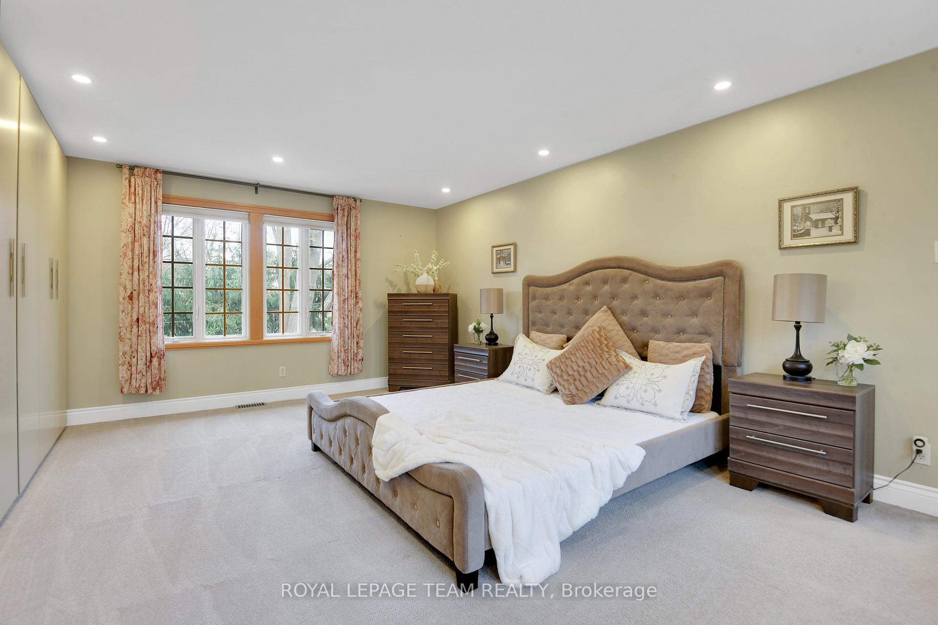 Photo 16 of 19 Farnham Crescent, Ottawa, Manor Park — HOMEH
