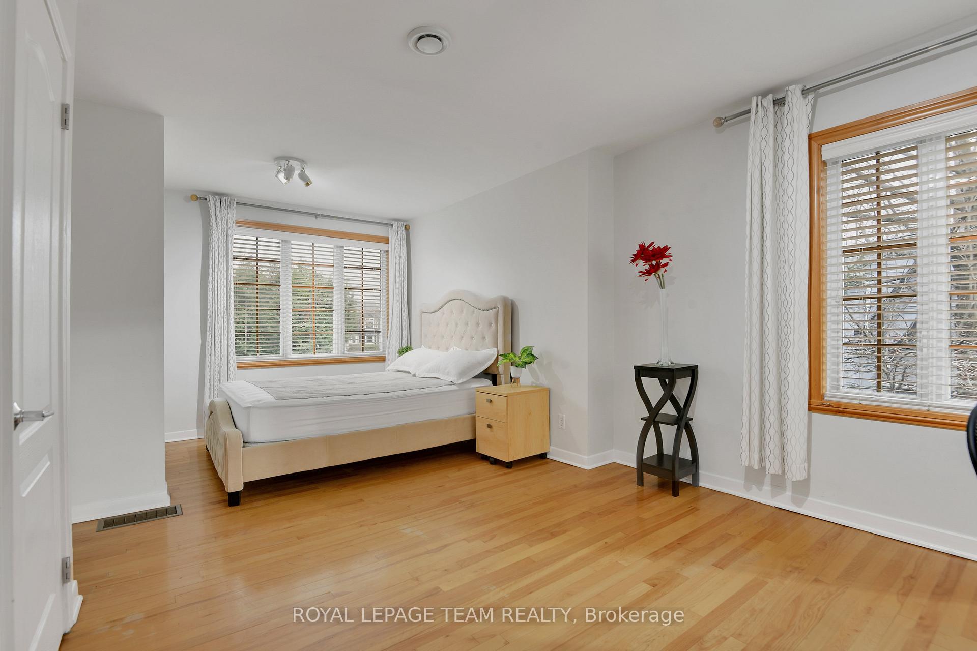 Photo 20 of 19 Farnham Crescent, Ottawa, Manor Park — HOMEH