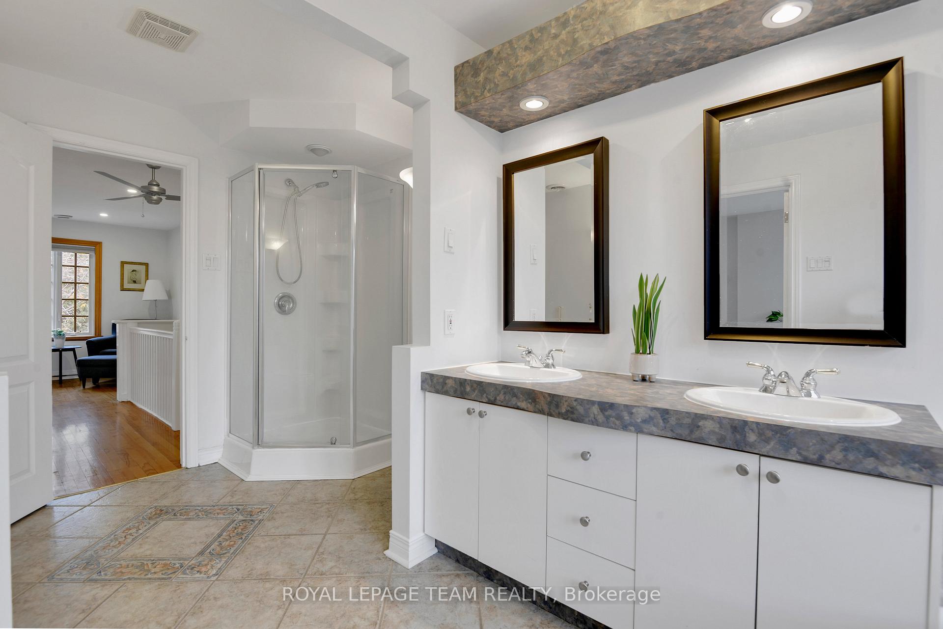 Photo 23 of 19 Farnham Crescent, Ottawa, Manor Park — HOMEH