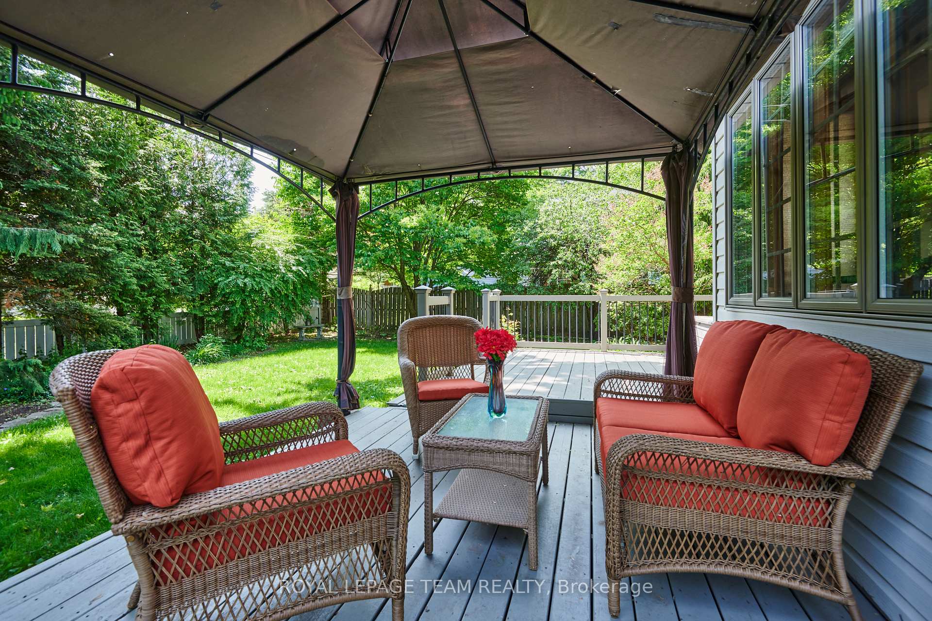 Photo 29 of 19 Farnham Crescent, Ottawa, Manor Park — HOMEH