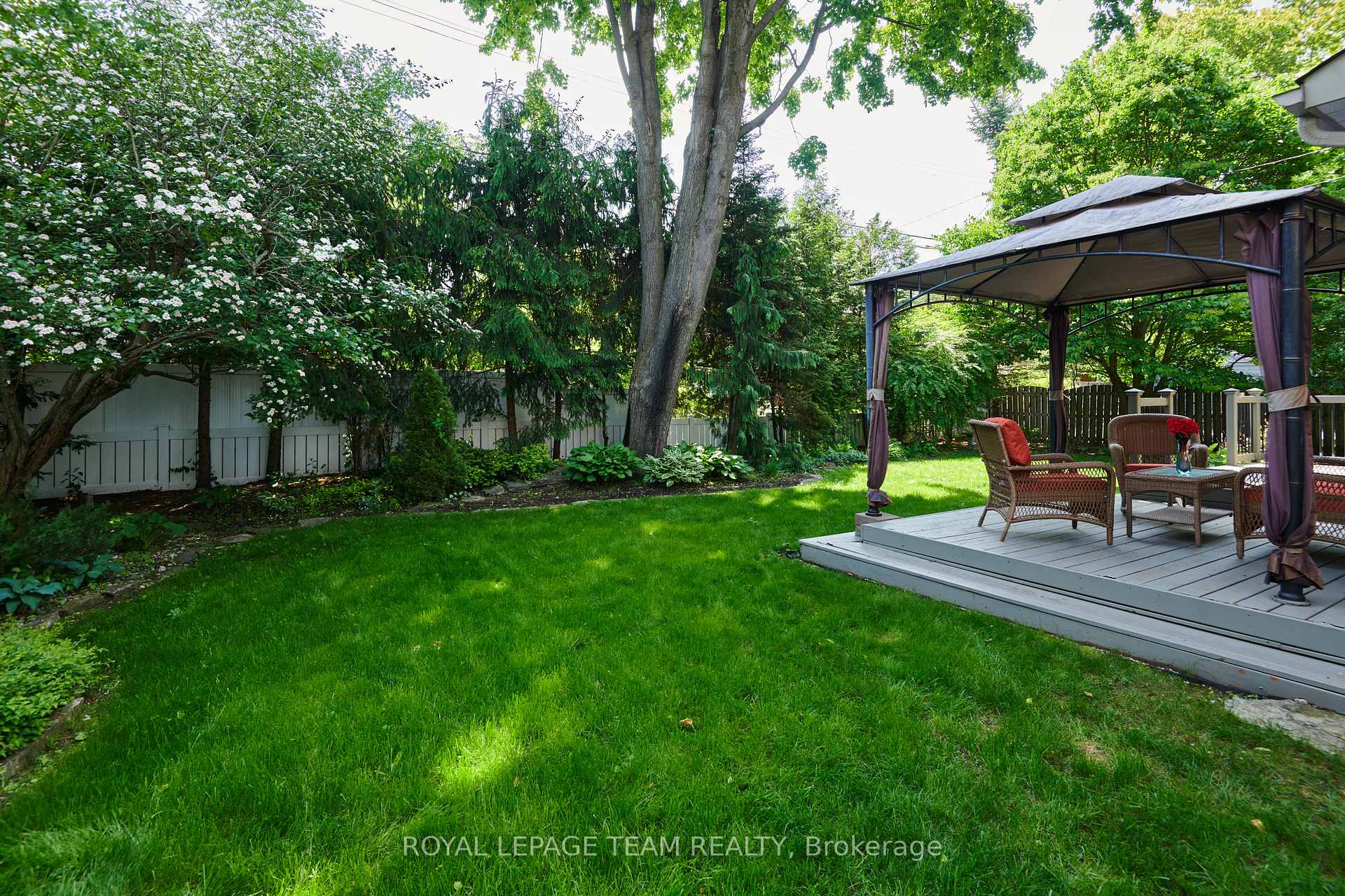 Photo 30 of 19 Farnham Crescent, Ottawa, Manor Park — HOMEH